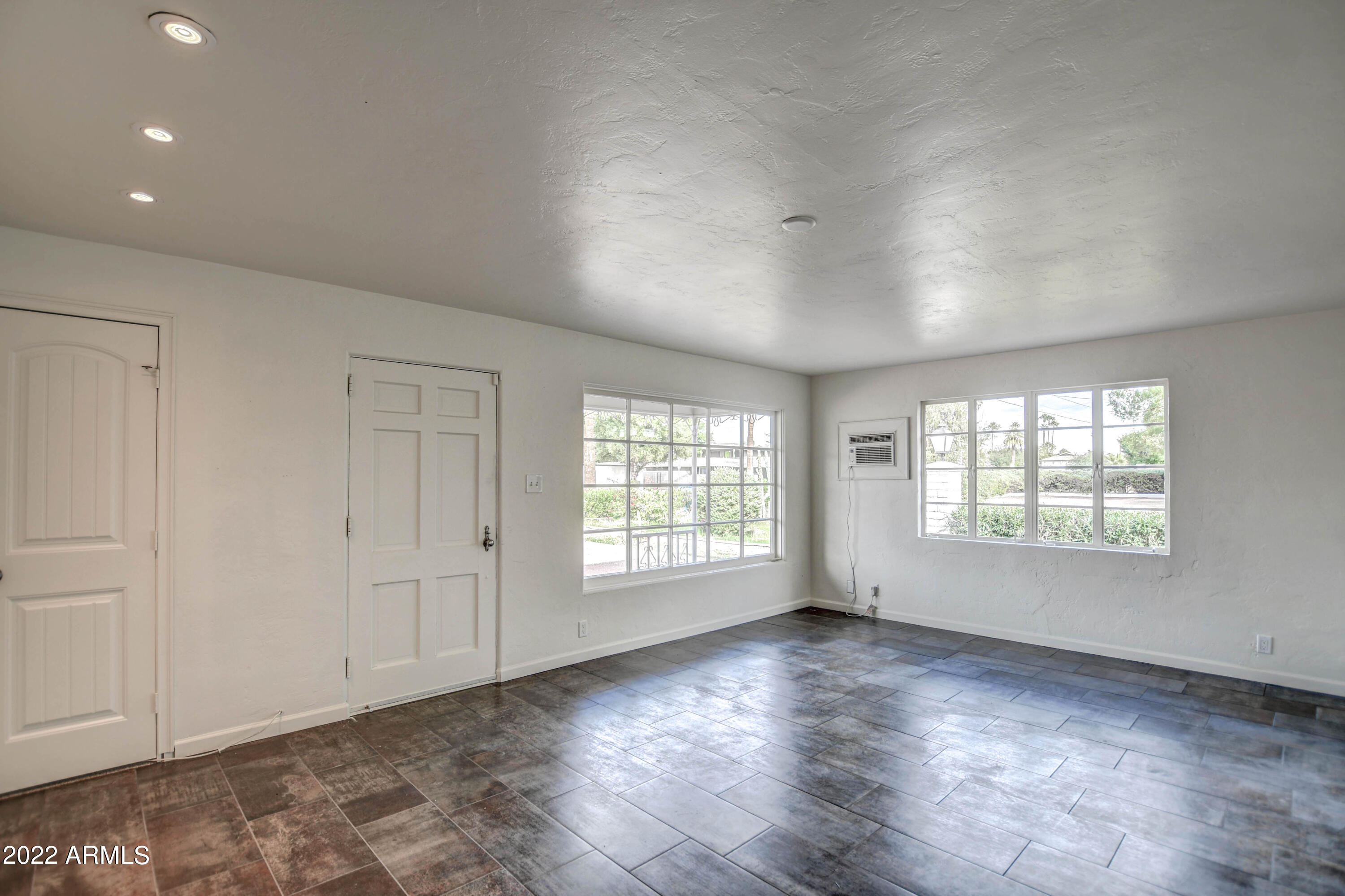 1401 E OSBORN Road