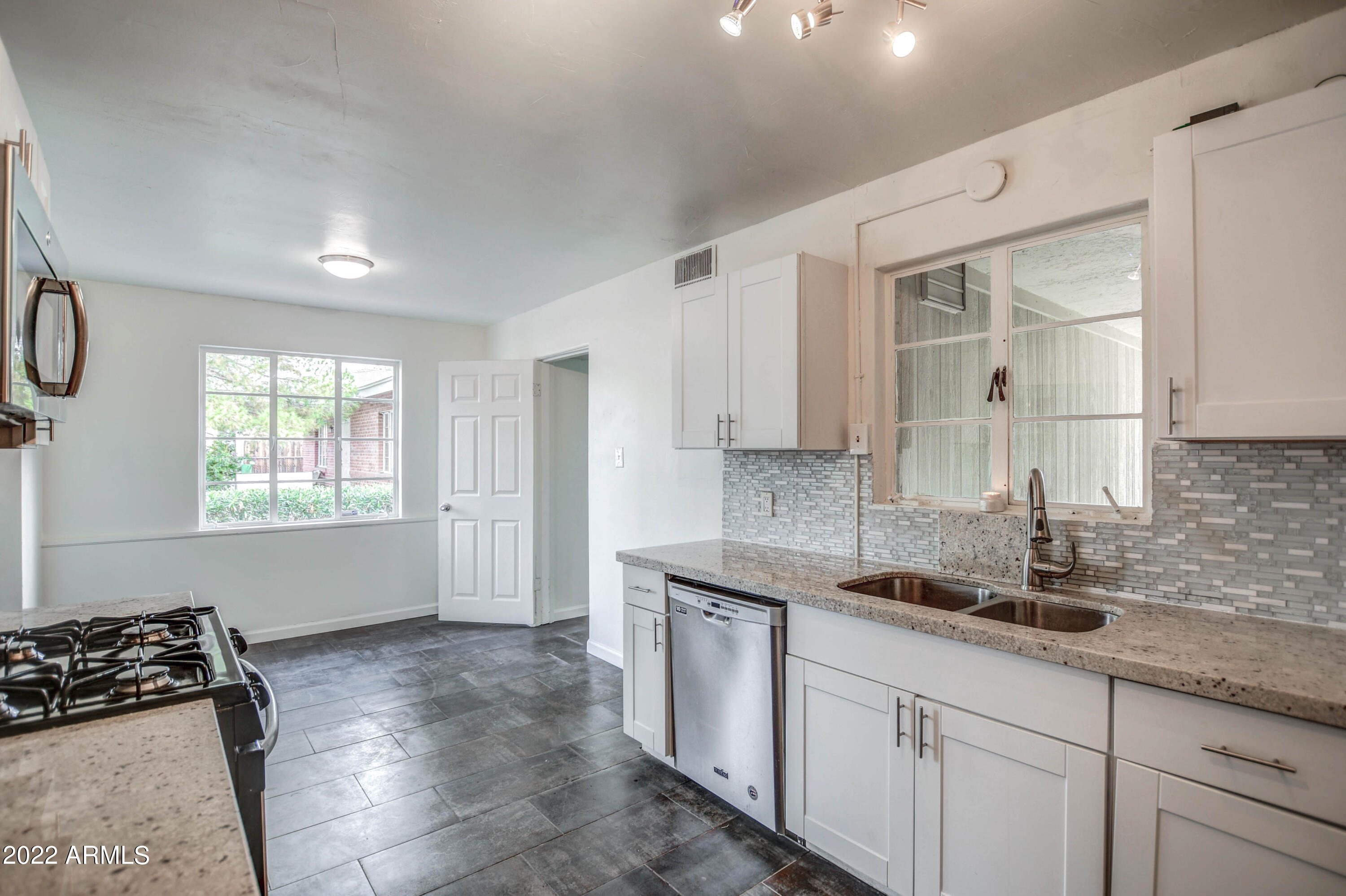 1401 E OSBORN Road
