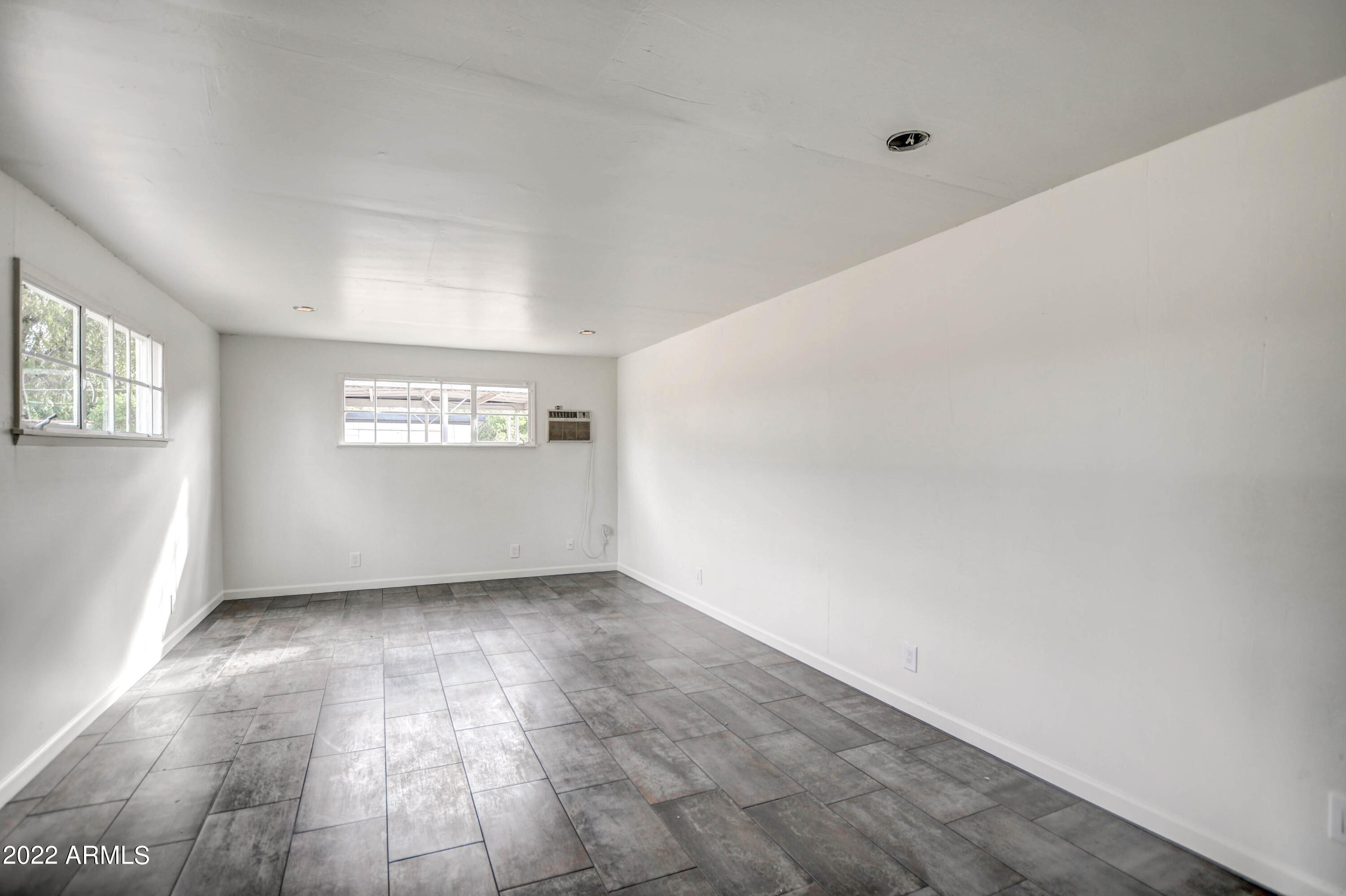 1401 E OSBORN Road