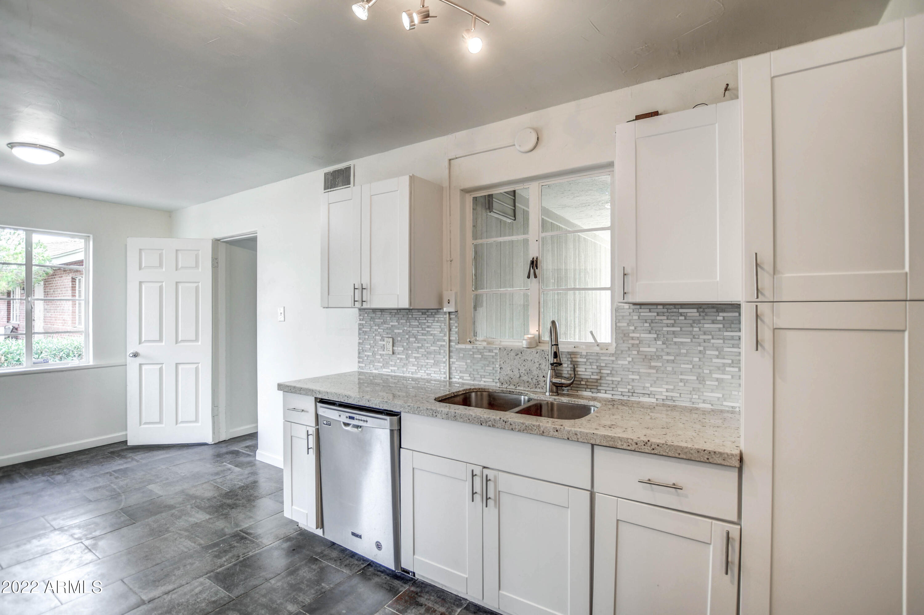 1401 E OSBORN Road