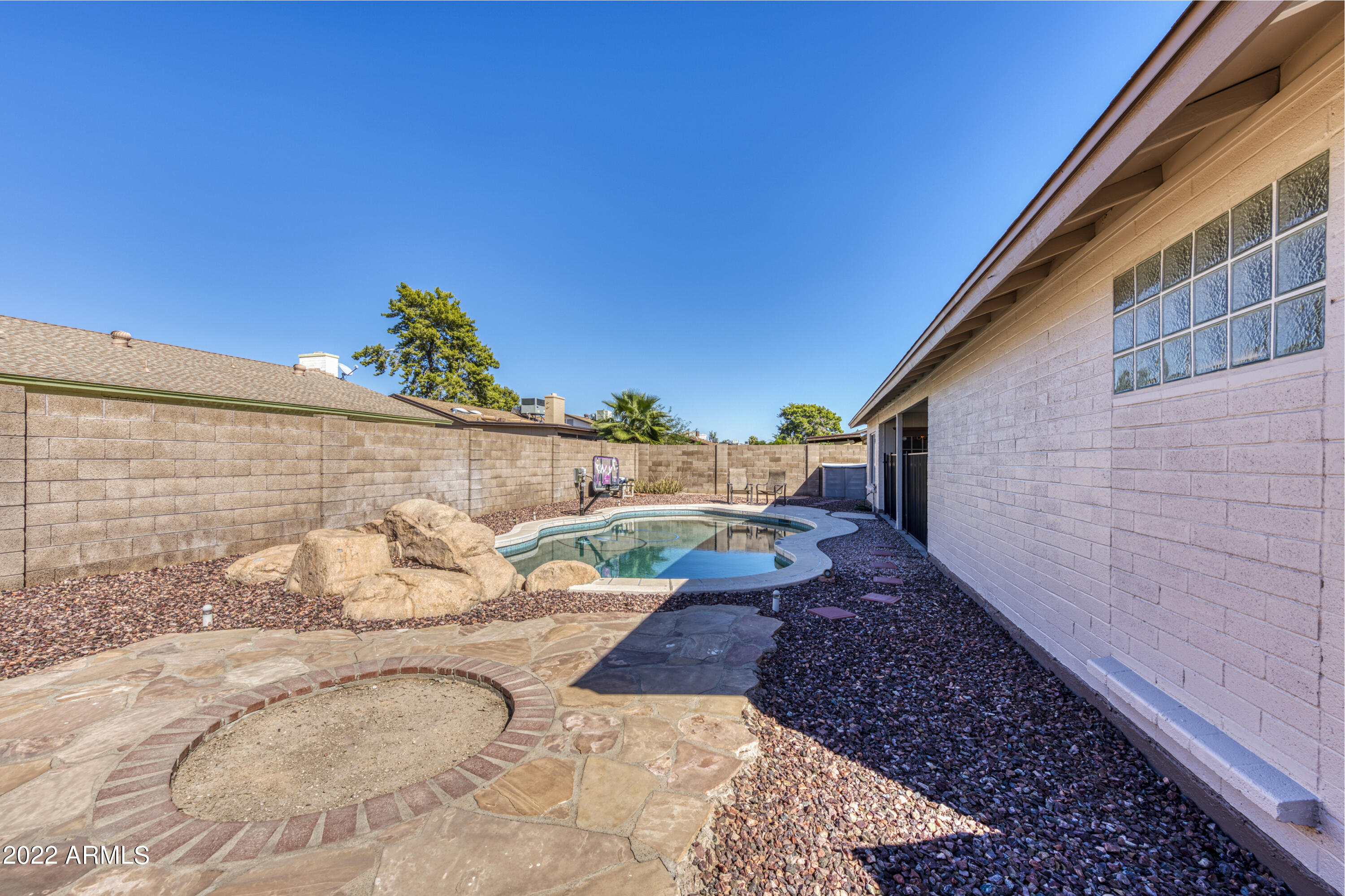 5426 W Sunnyside Drive