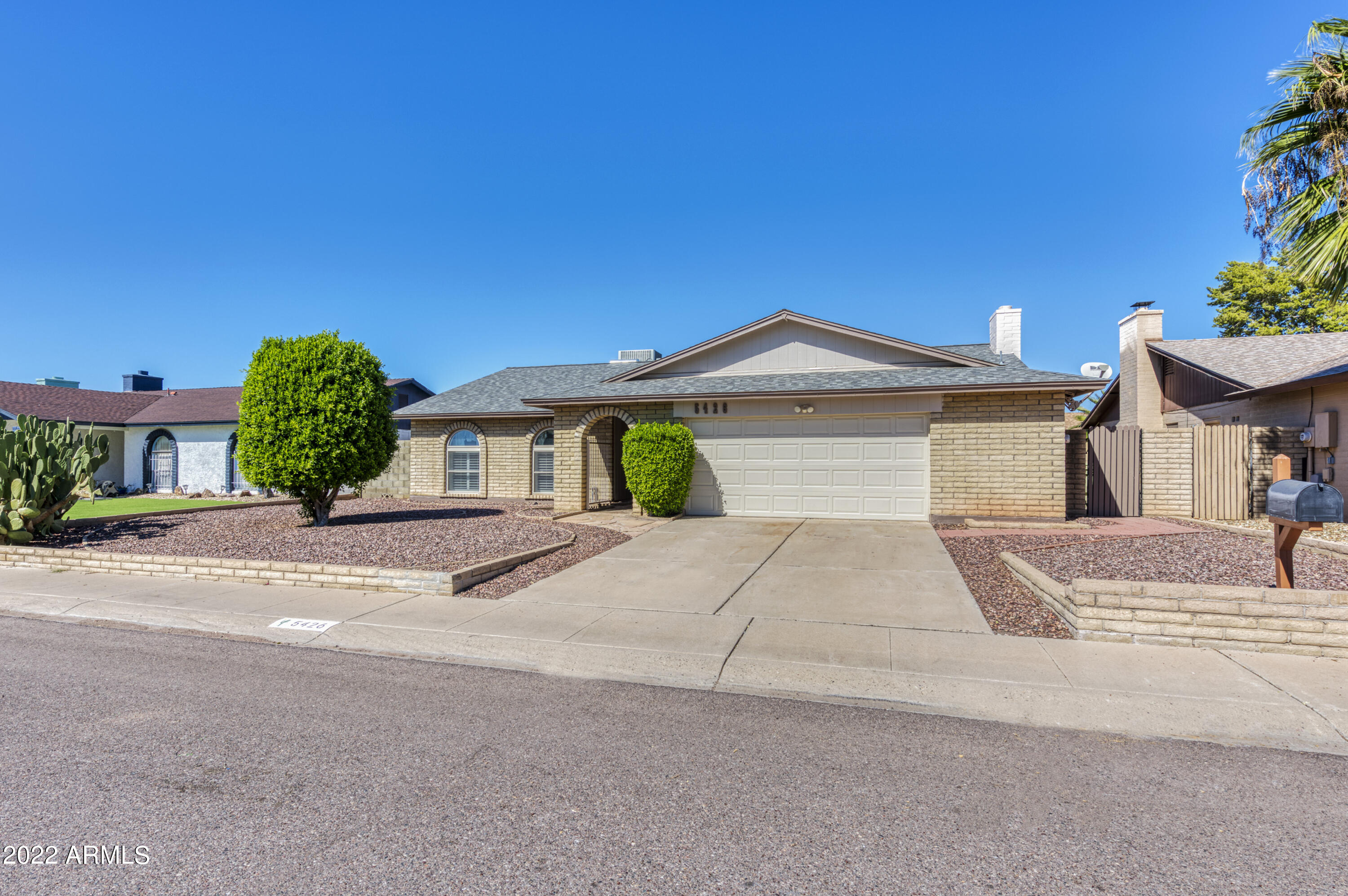 5426 W Sunnyside Drive