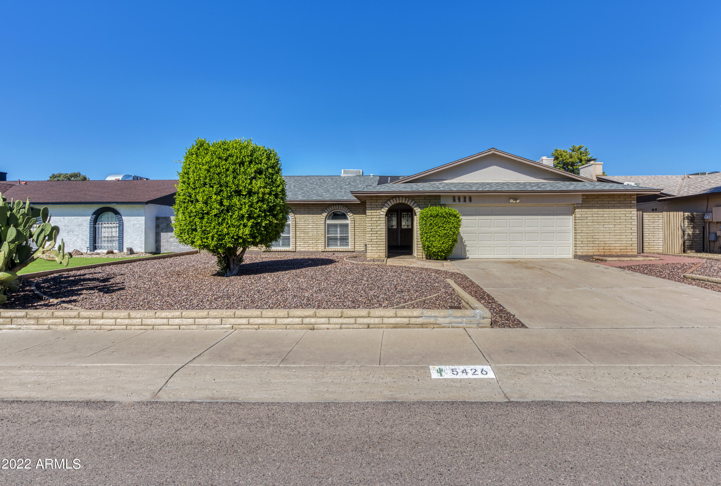 5426 W Sunnyside Drive