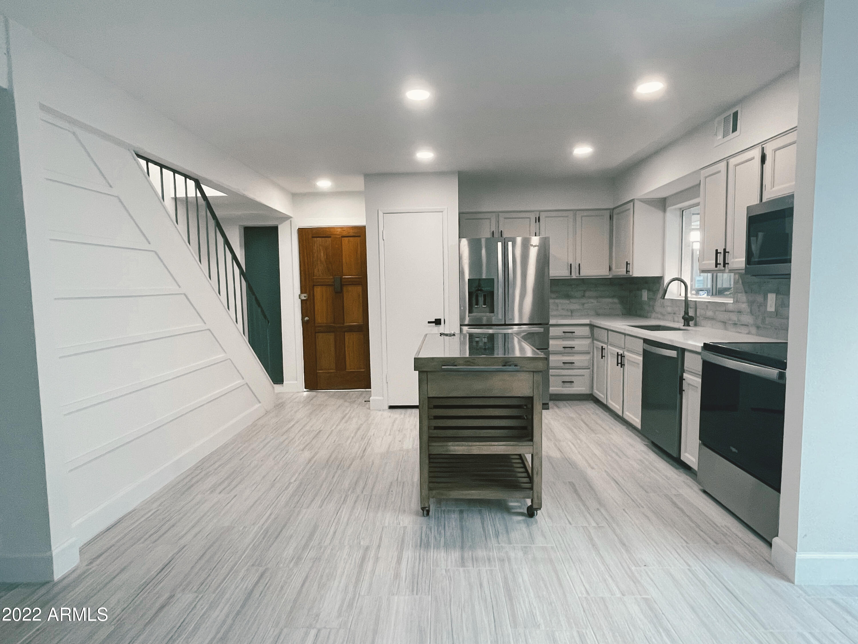 8562 E INDIAN SCHOOL Road Unit: E