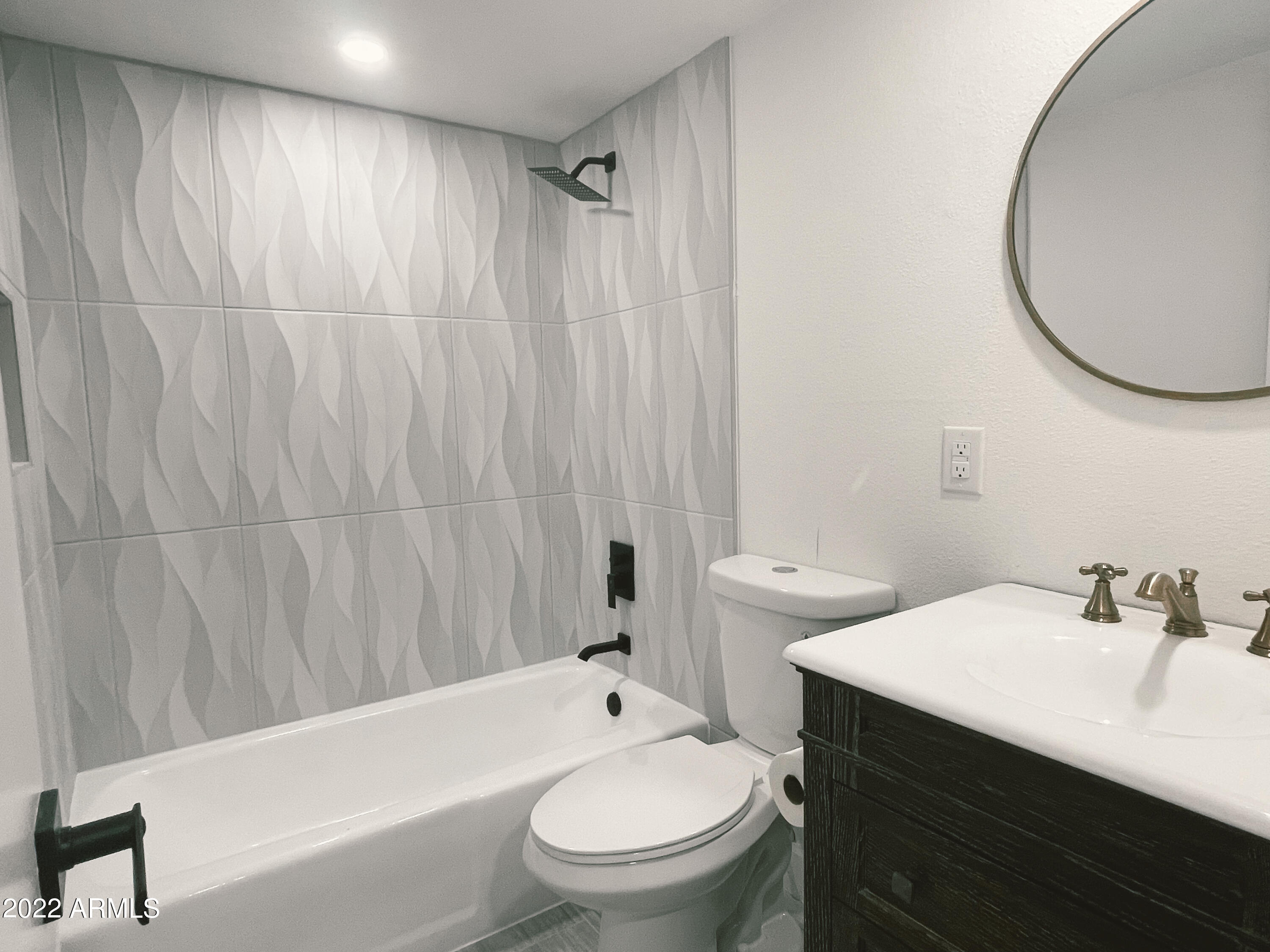 8562 E INDIAN SCHOOL Road Unit: E
