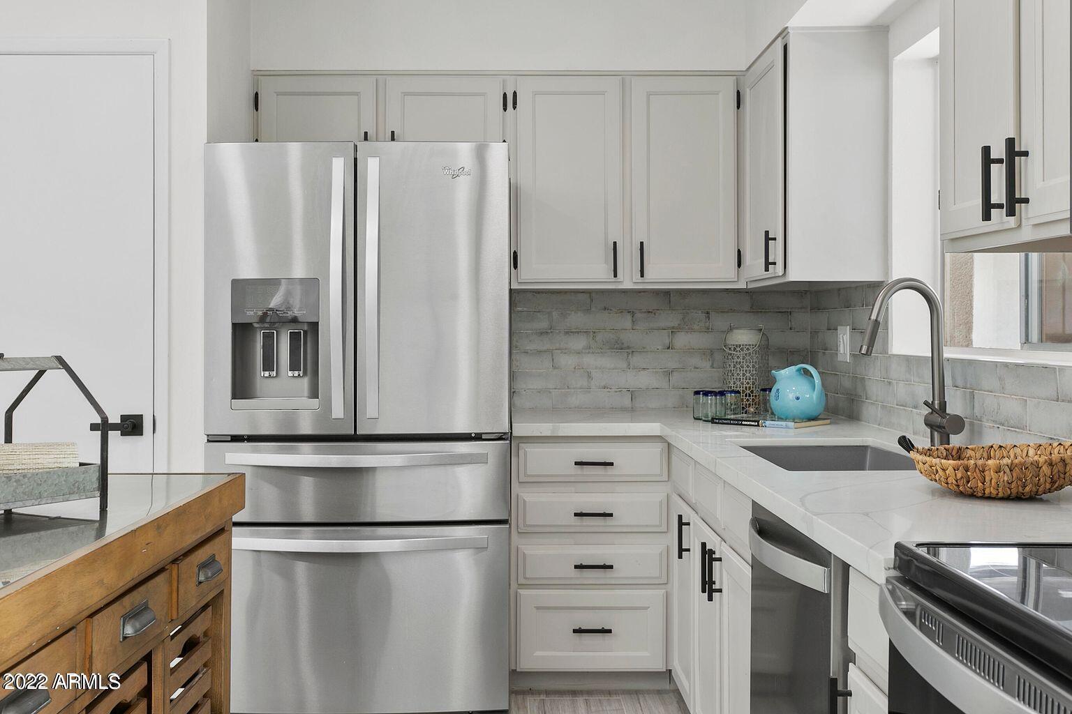 8562 E INDIAN SCHOOL Road Unit: E