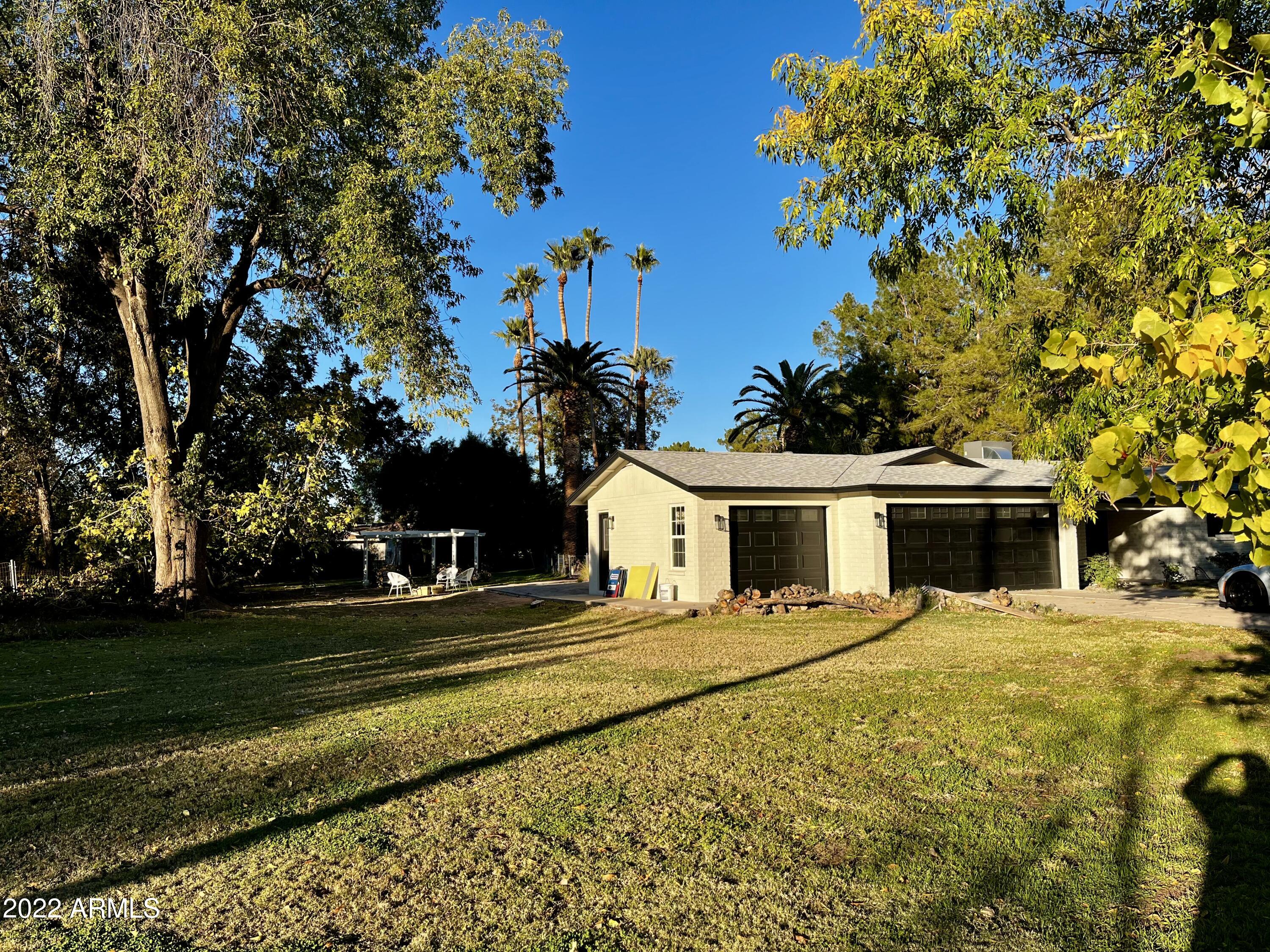 1322 E CATCLAW Street