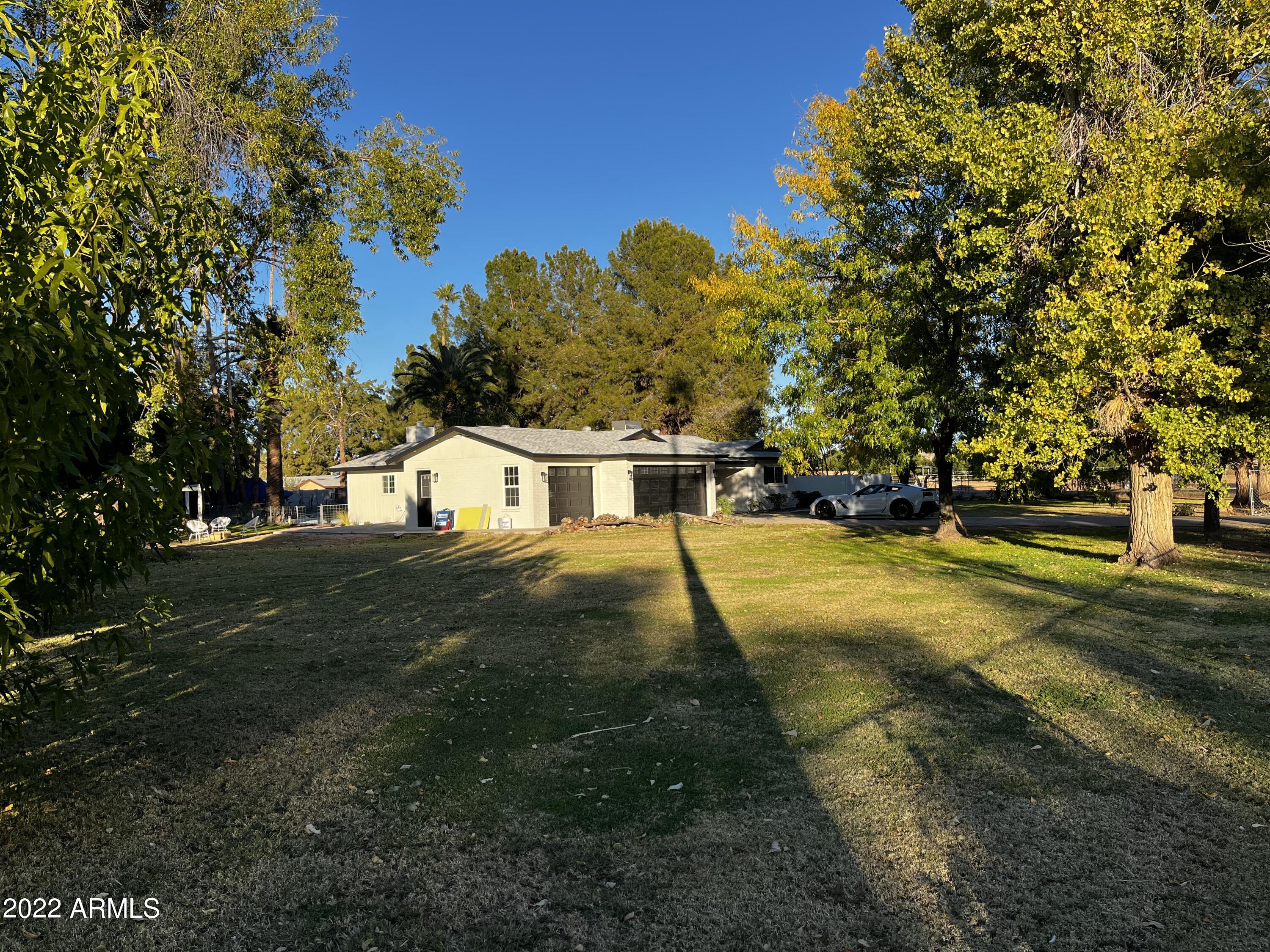 1322 E CATCLAW Street