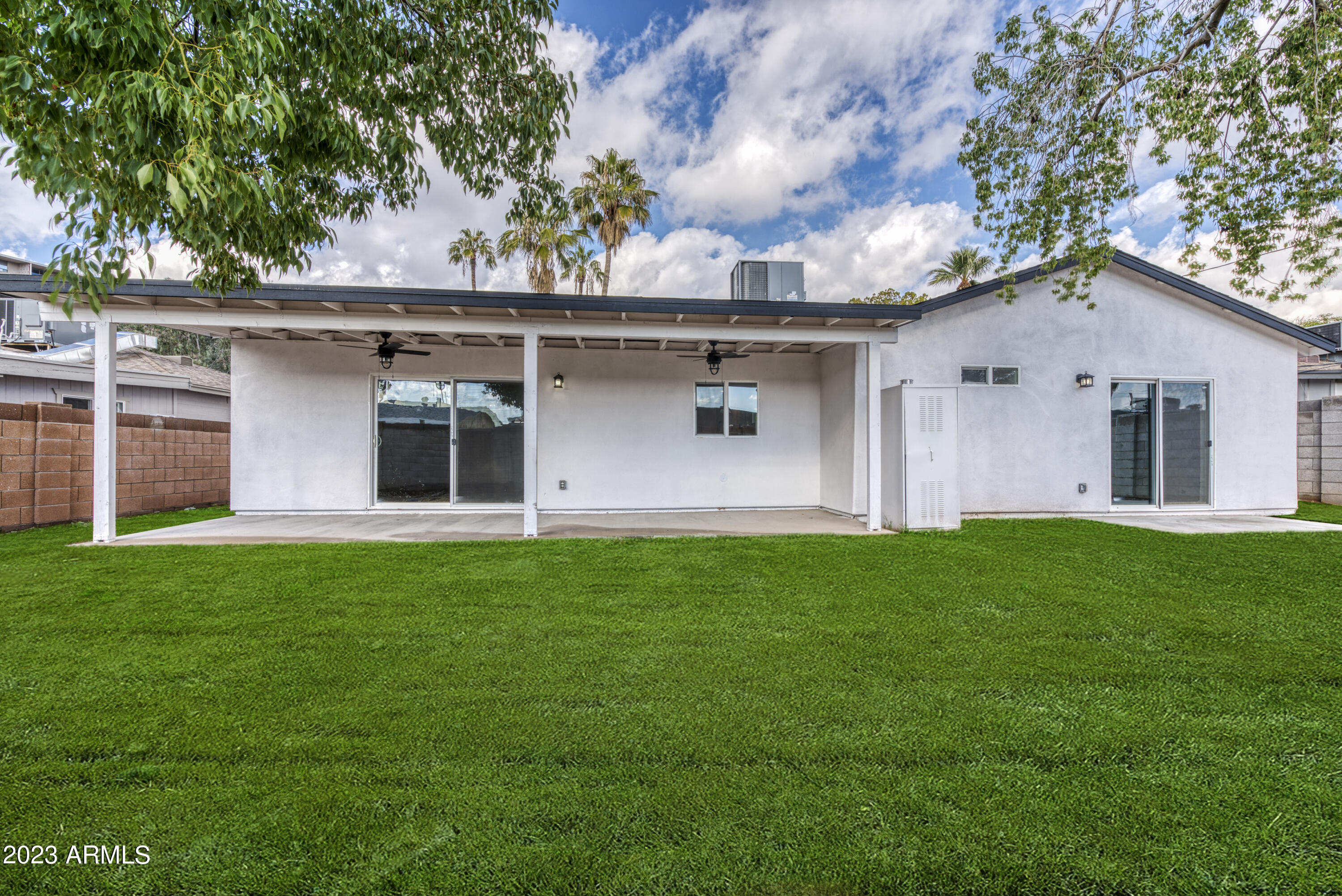 1127 E EL CAMINITO Drive