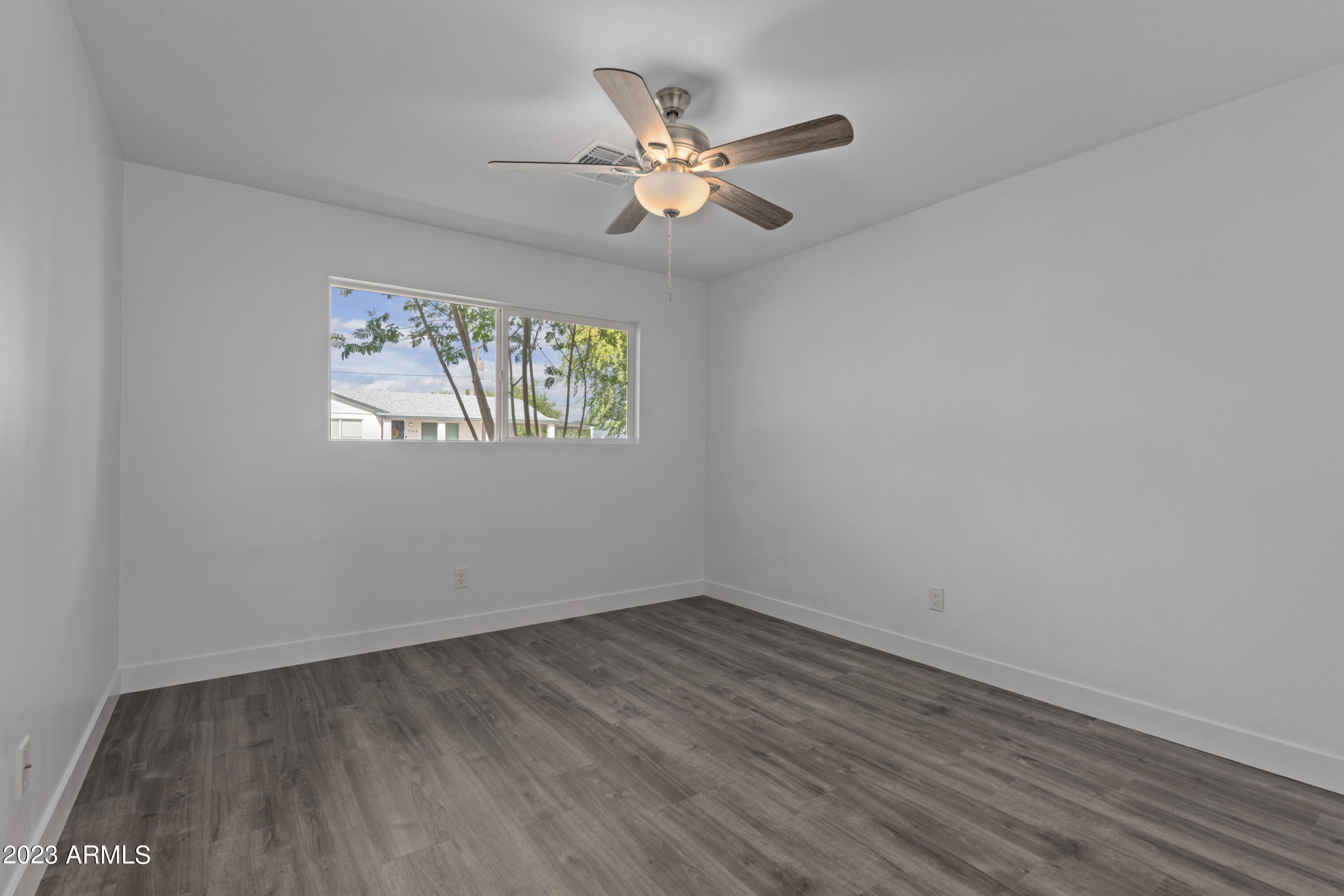 1127 E EL CAMINITO Drive