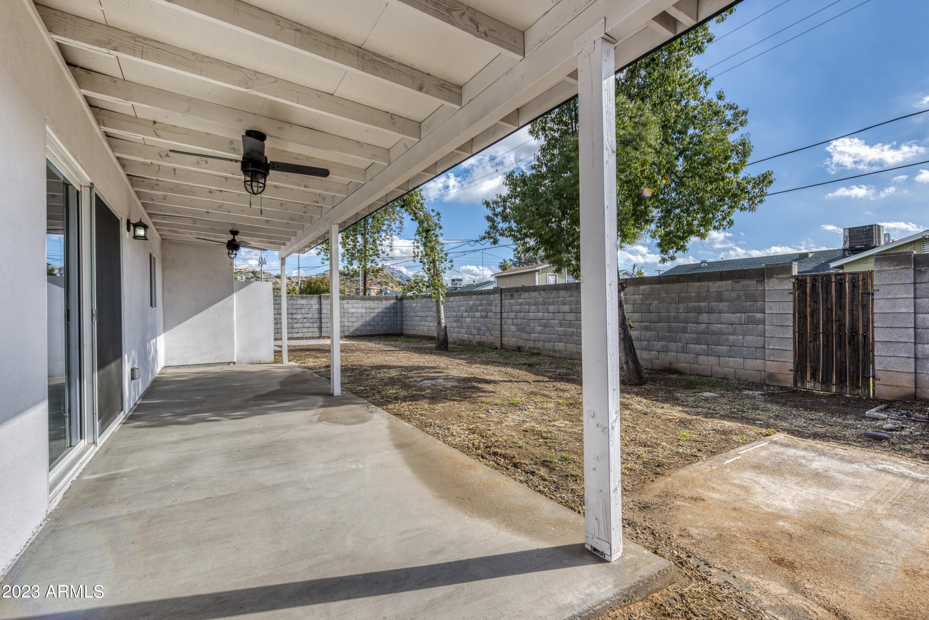1127 E EL CAMINITO Drive