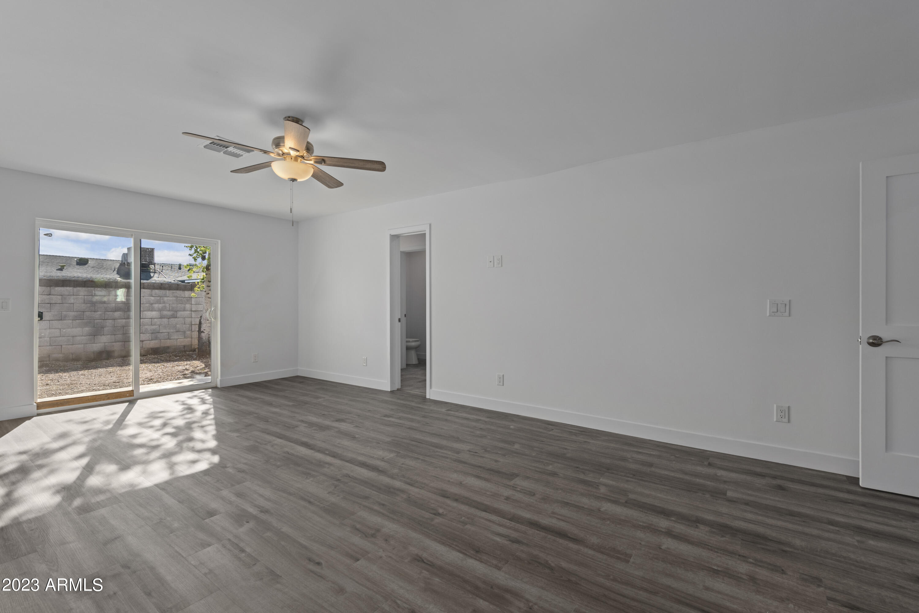 1127 E EL CAMINITO Drive
