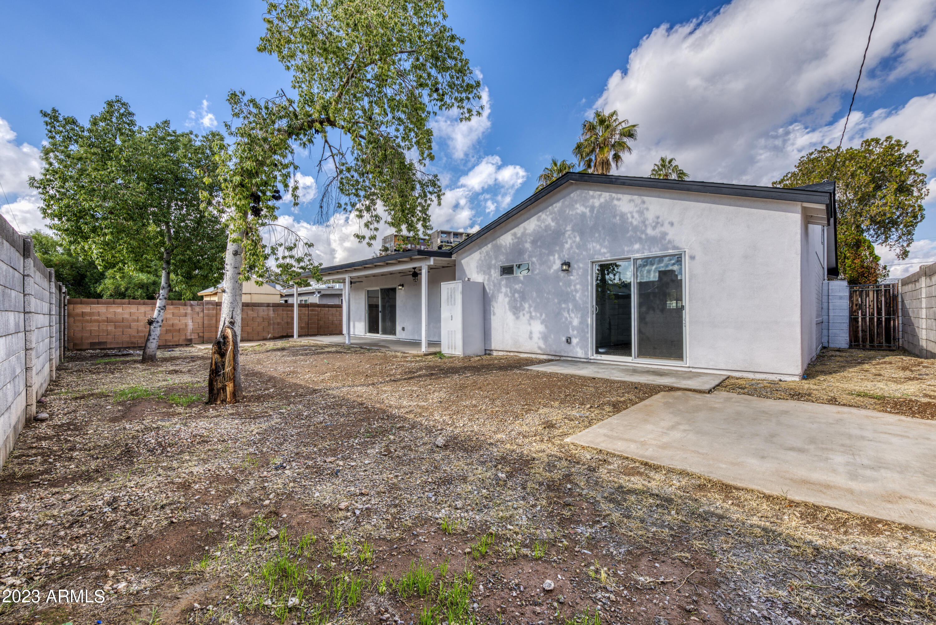 1127 E EL CAMINITO Drive