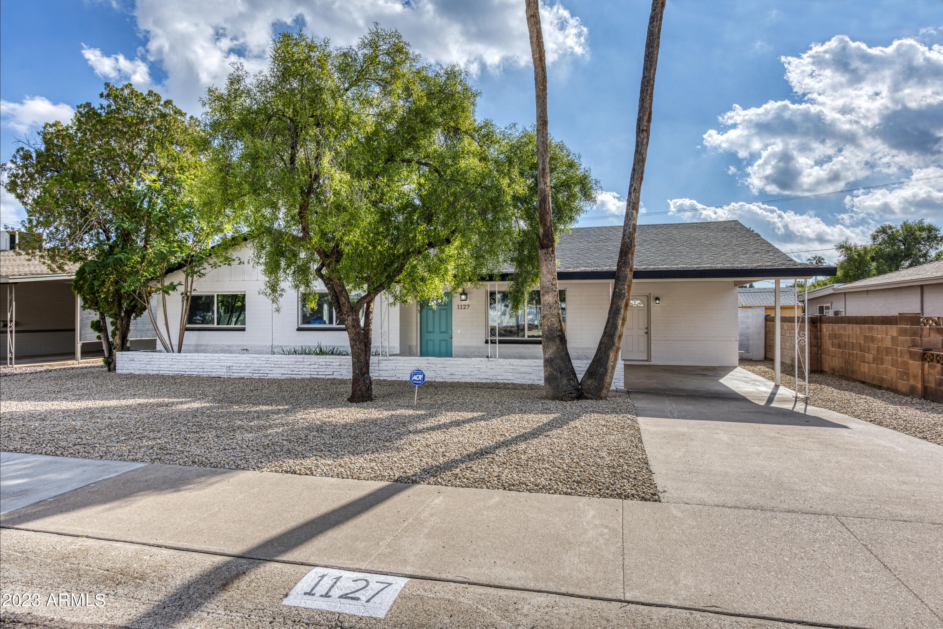 1127 E EL CAMINITO Drive