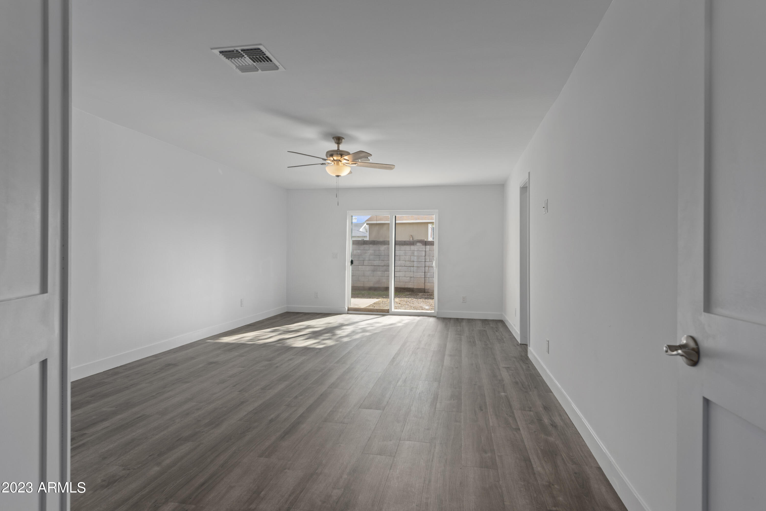 1127 E EL CAMINITO Drive