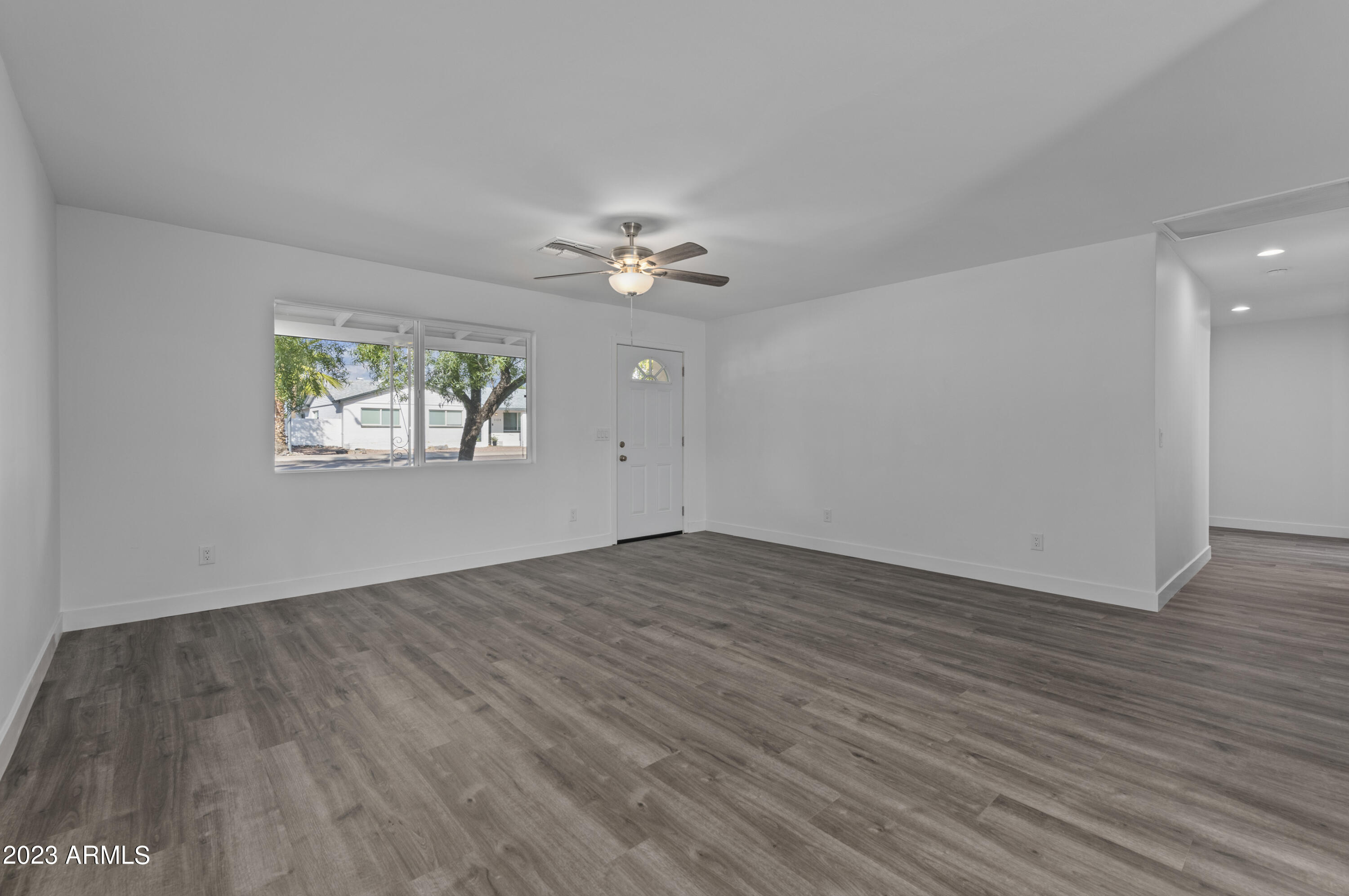 1127 E EL CAMINITO Drive