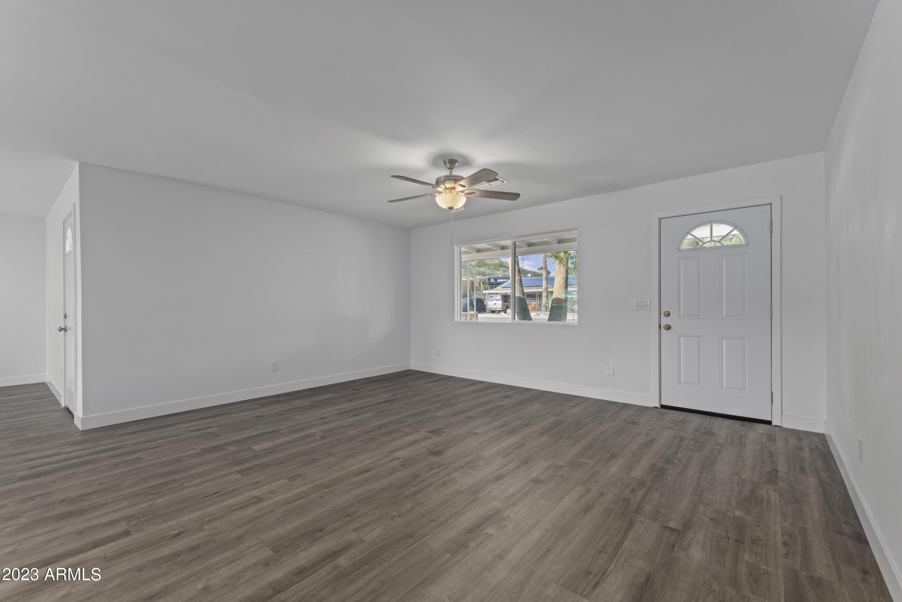 1127 E EL CAMINITO Drive