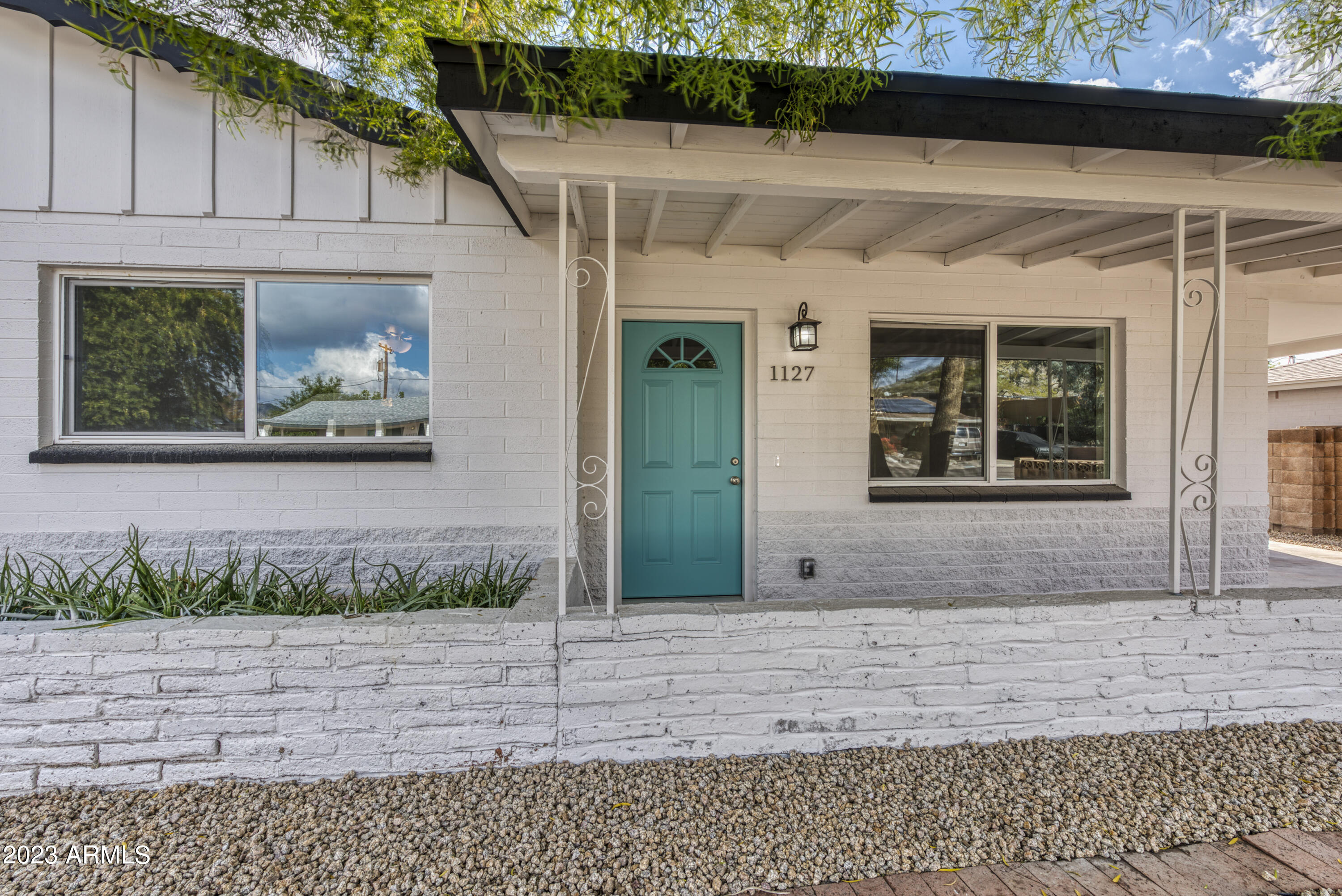 1127 E EL CAMINITO Drive