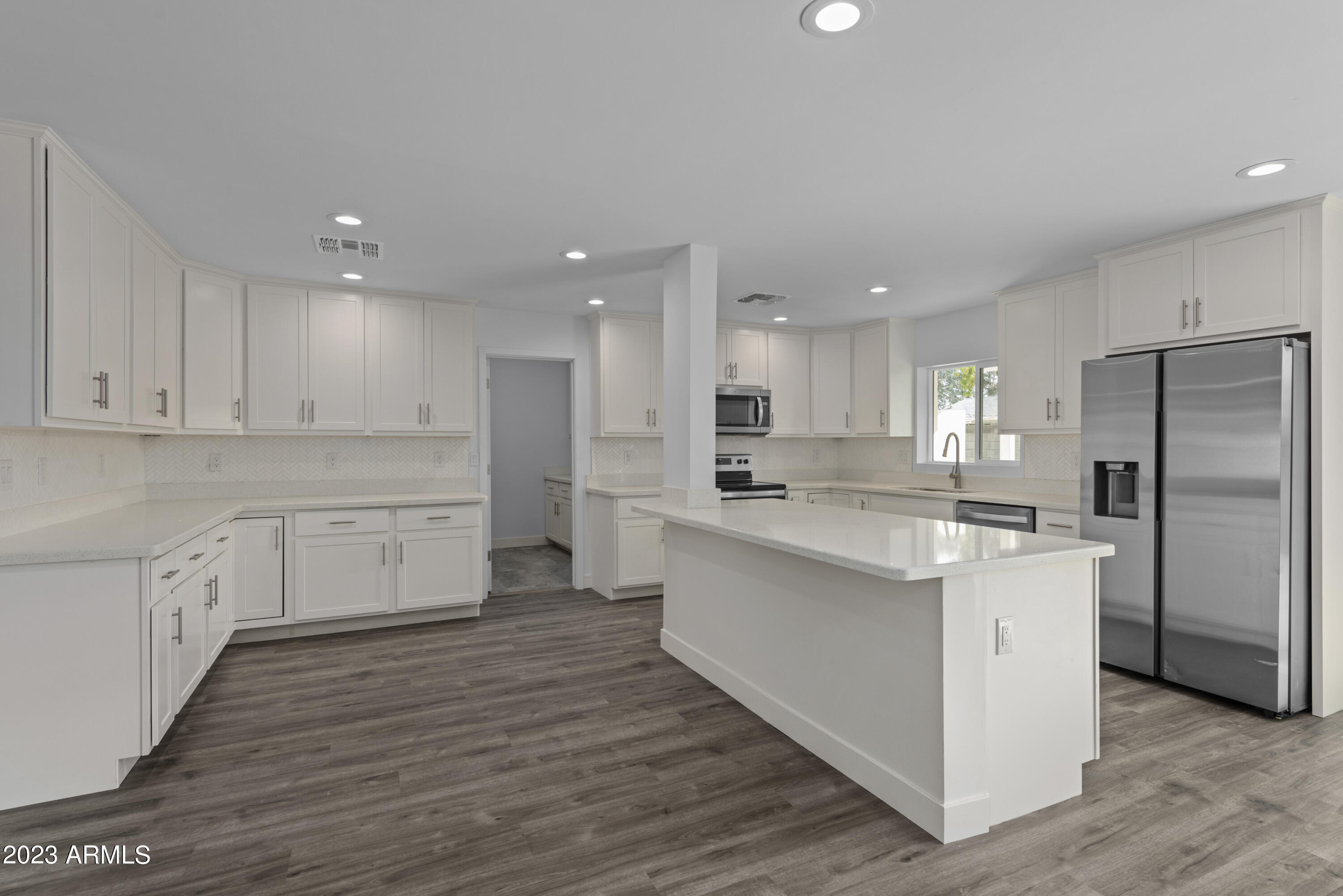 1127 E EL CAMINITO Drive