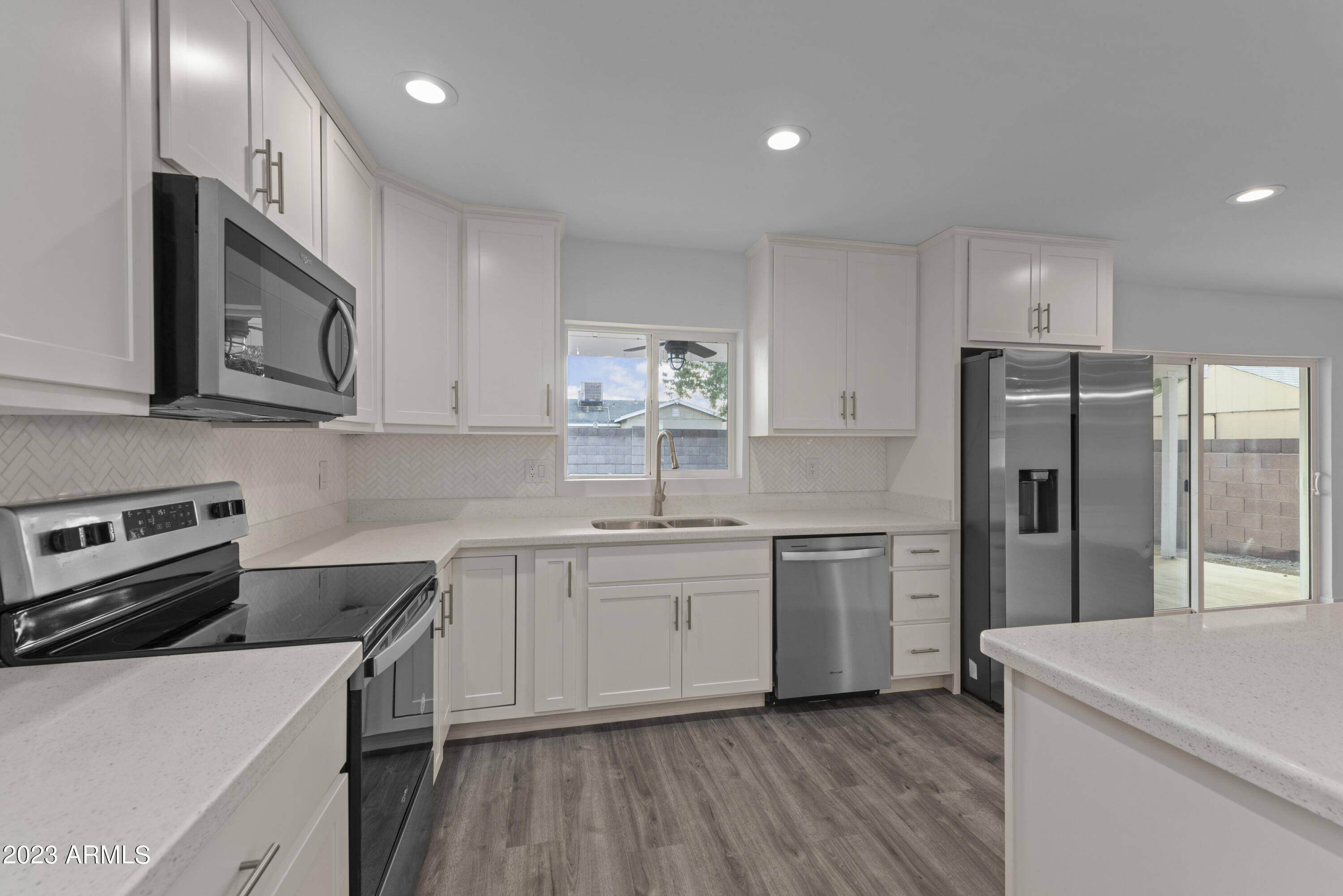 1127 E EL CAMINITO Drive