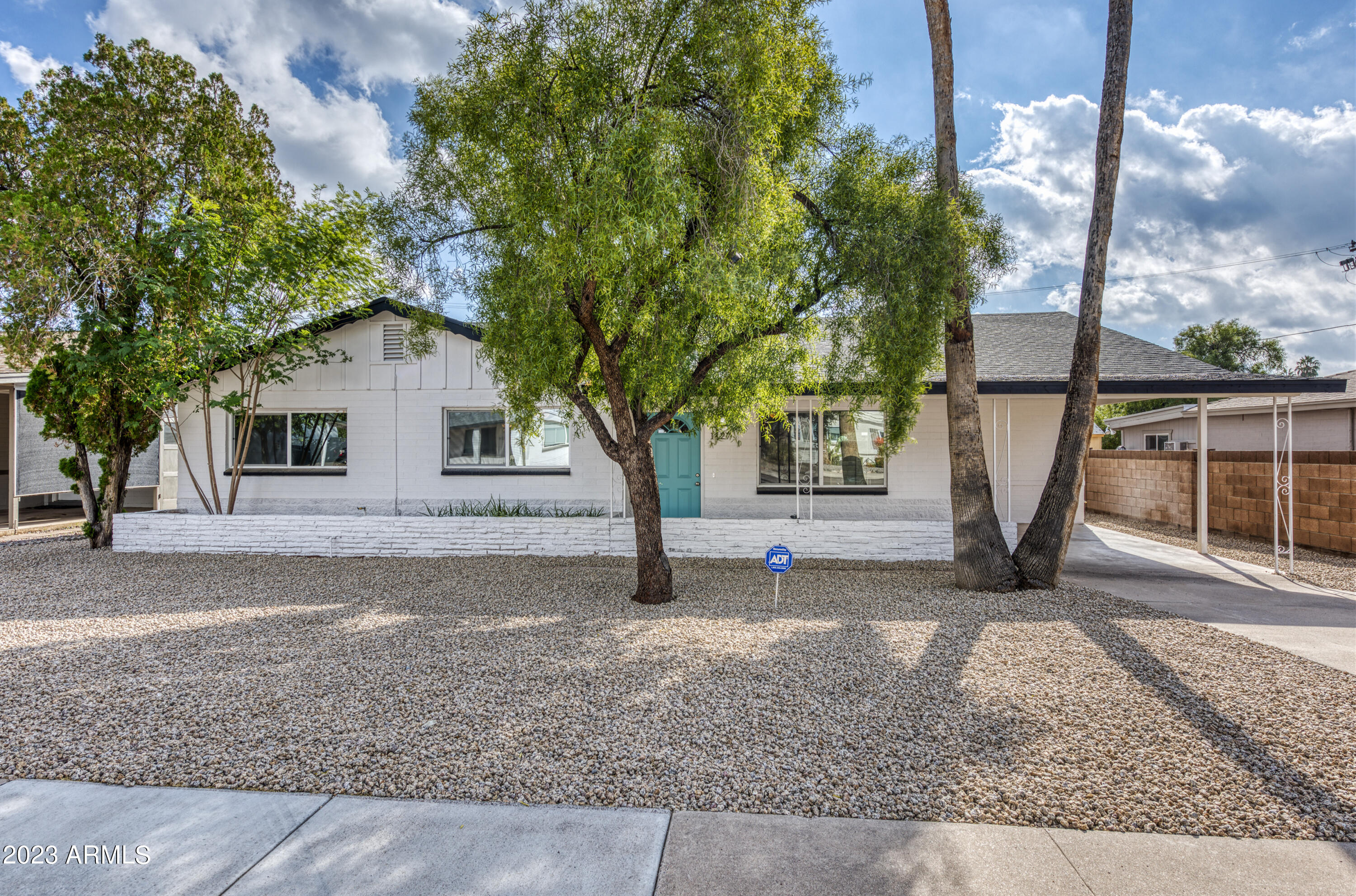 1127 E EL CAMINITO Drive
