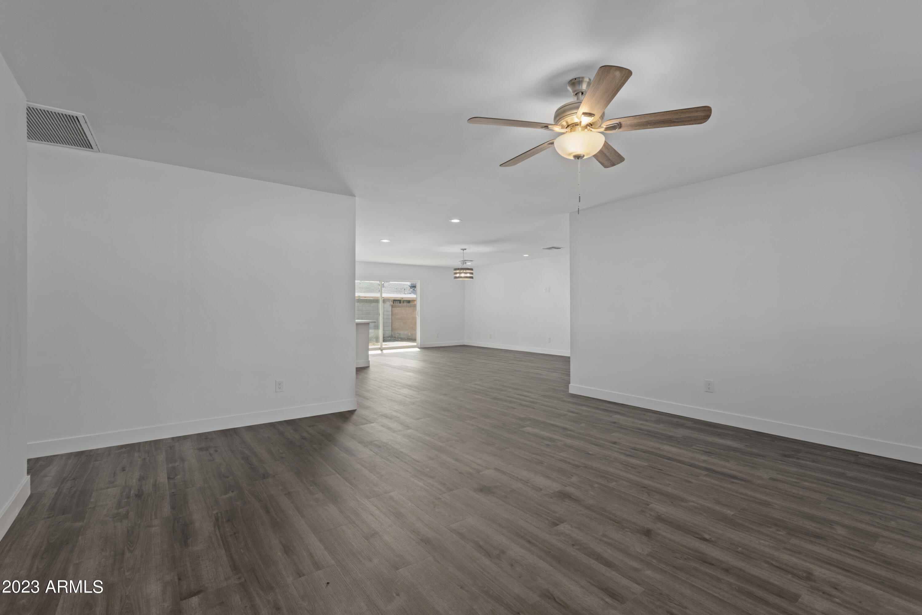 1127 E EL CAMINITO Drive