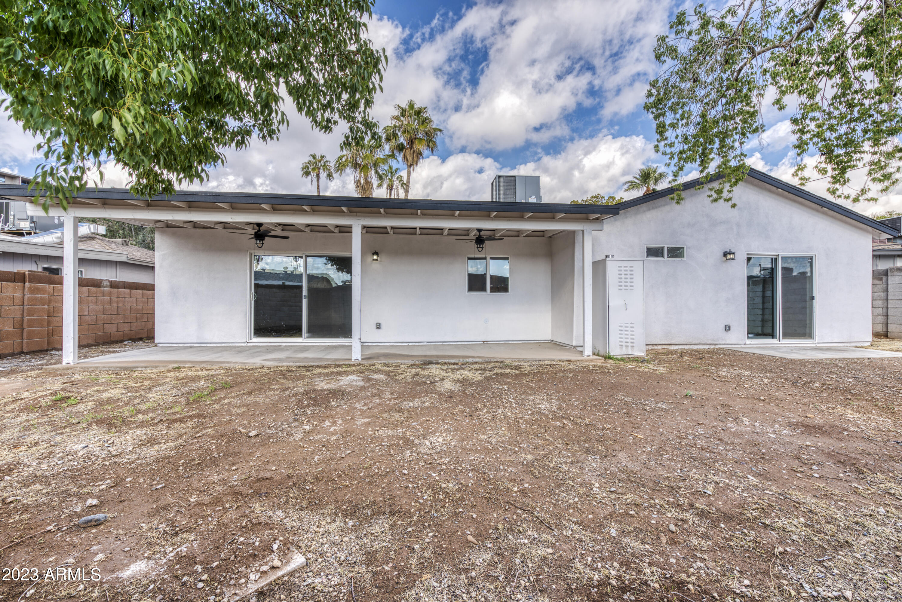 1127 E EL CAMINITO Drive
