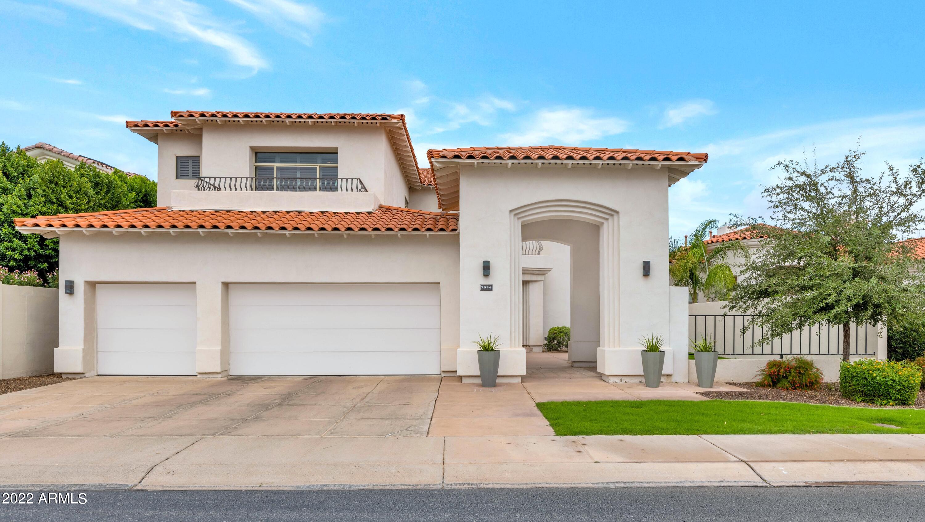 7634 E SIERRA VISTA Drive