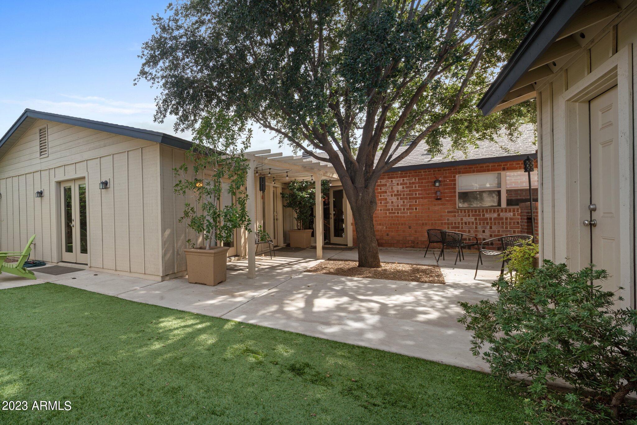 3126 E COOLIDGE Street