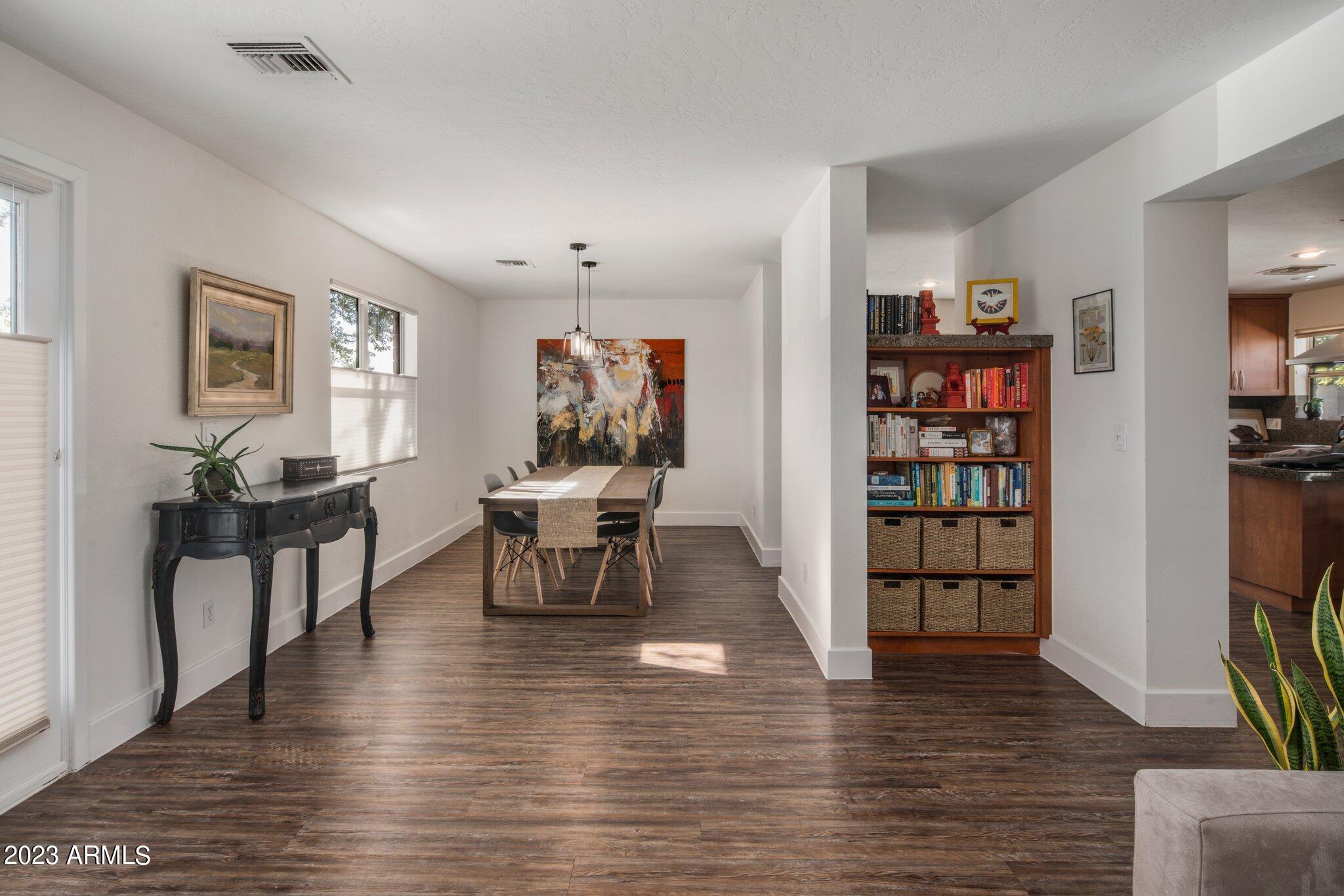 3126 E COOLIDGE Street