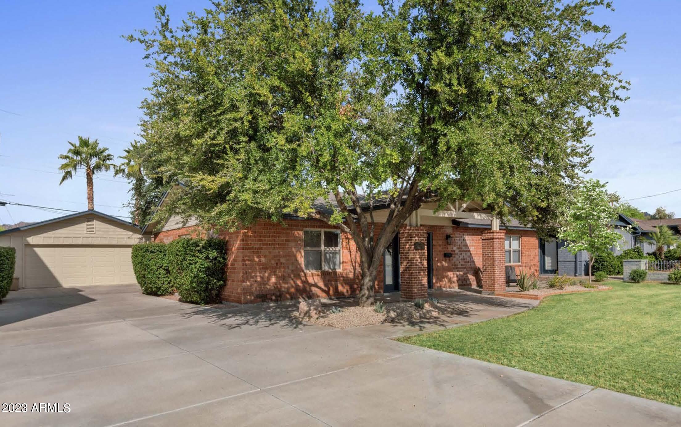 3126 E COOLIDGE Street
