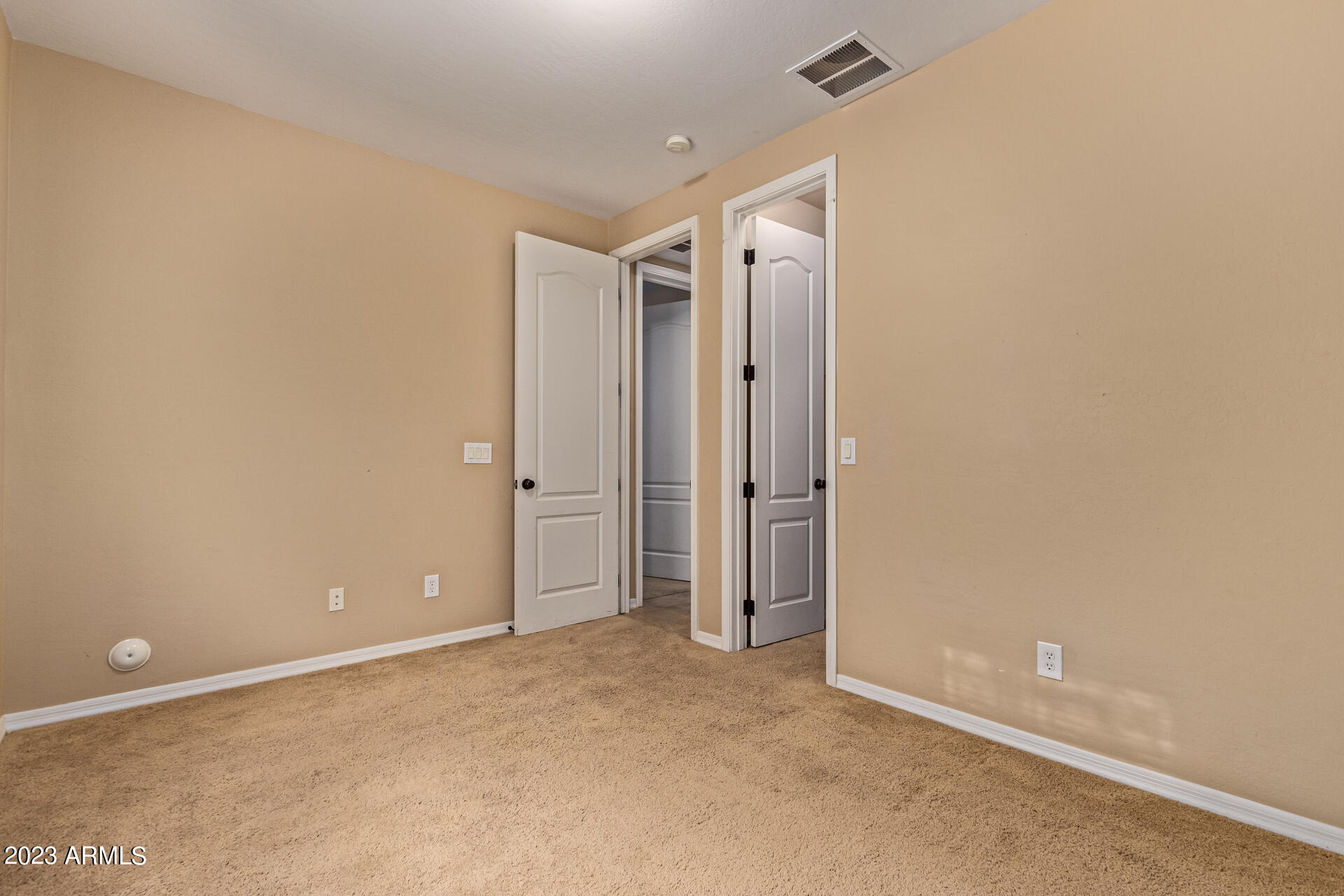 6830 S 42ND Drive
