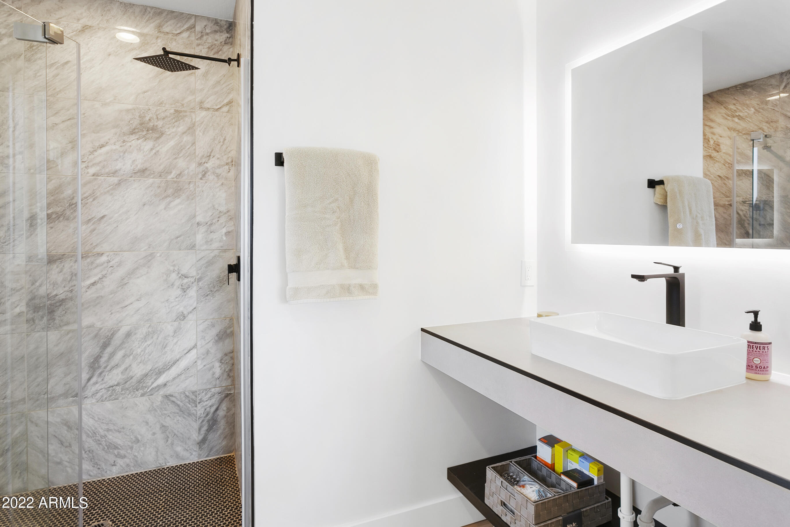 2520 E HIGHLAND Avenue