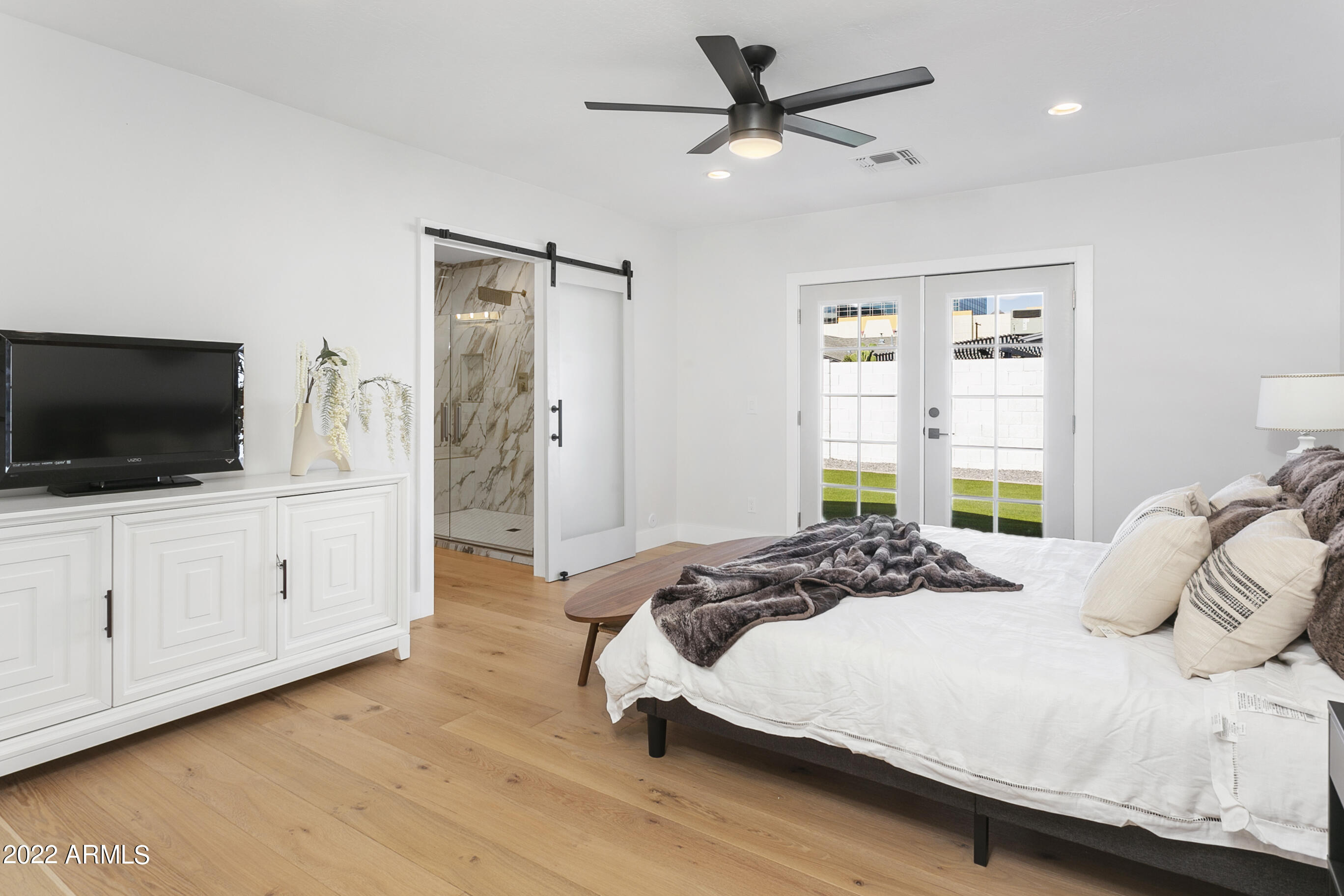 2520 E HIGHLAND Avenue