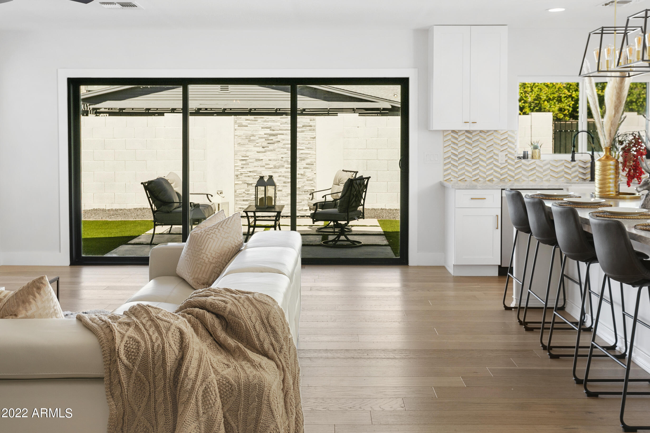 2520 E HIGHLAND Avenue