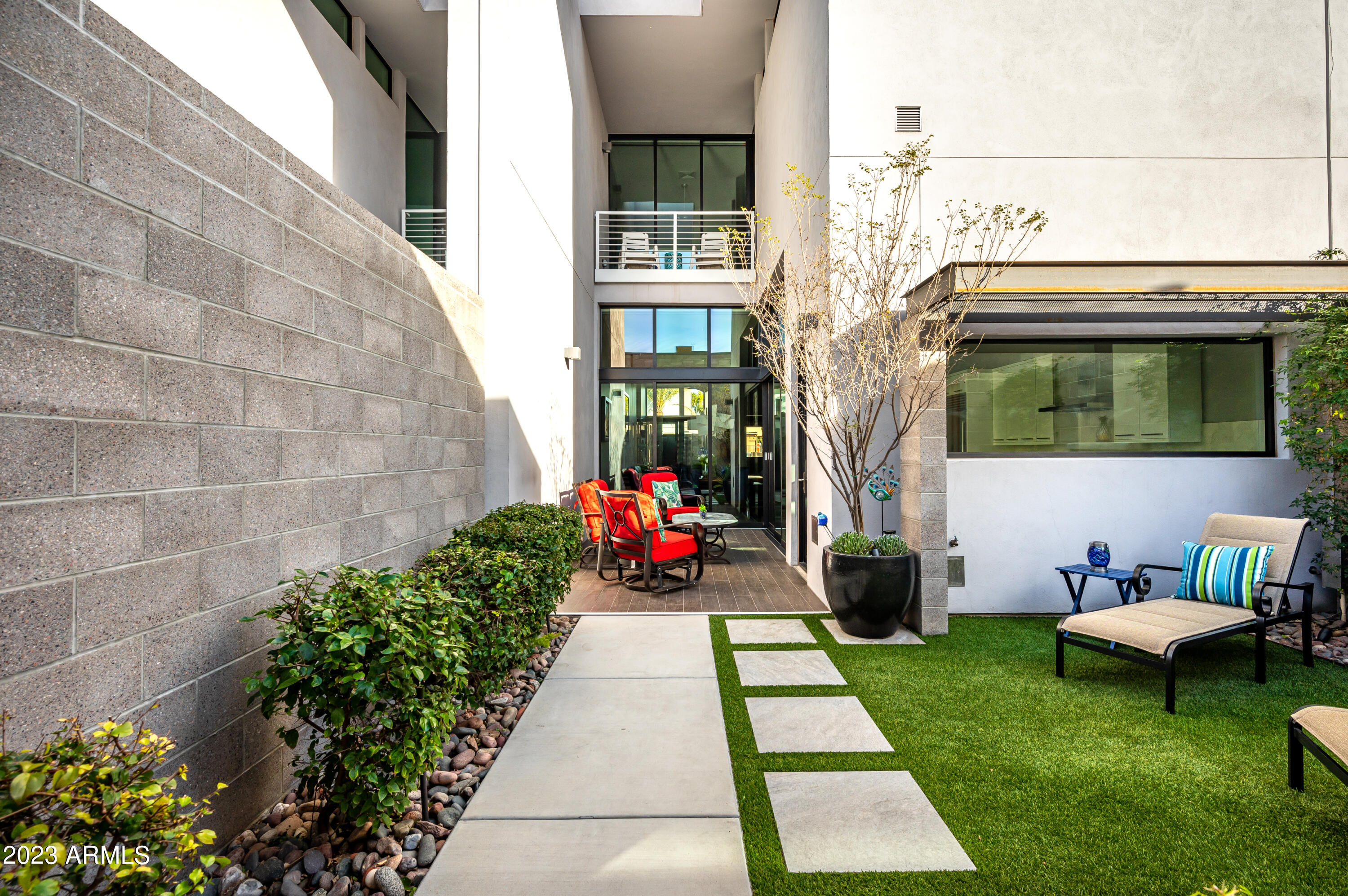 6905 E 1ST Avenue
