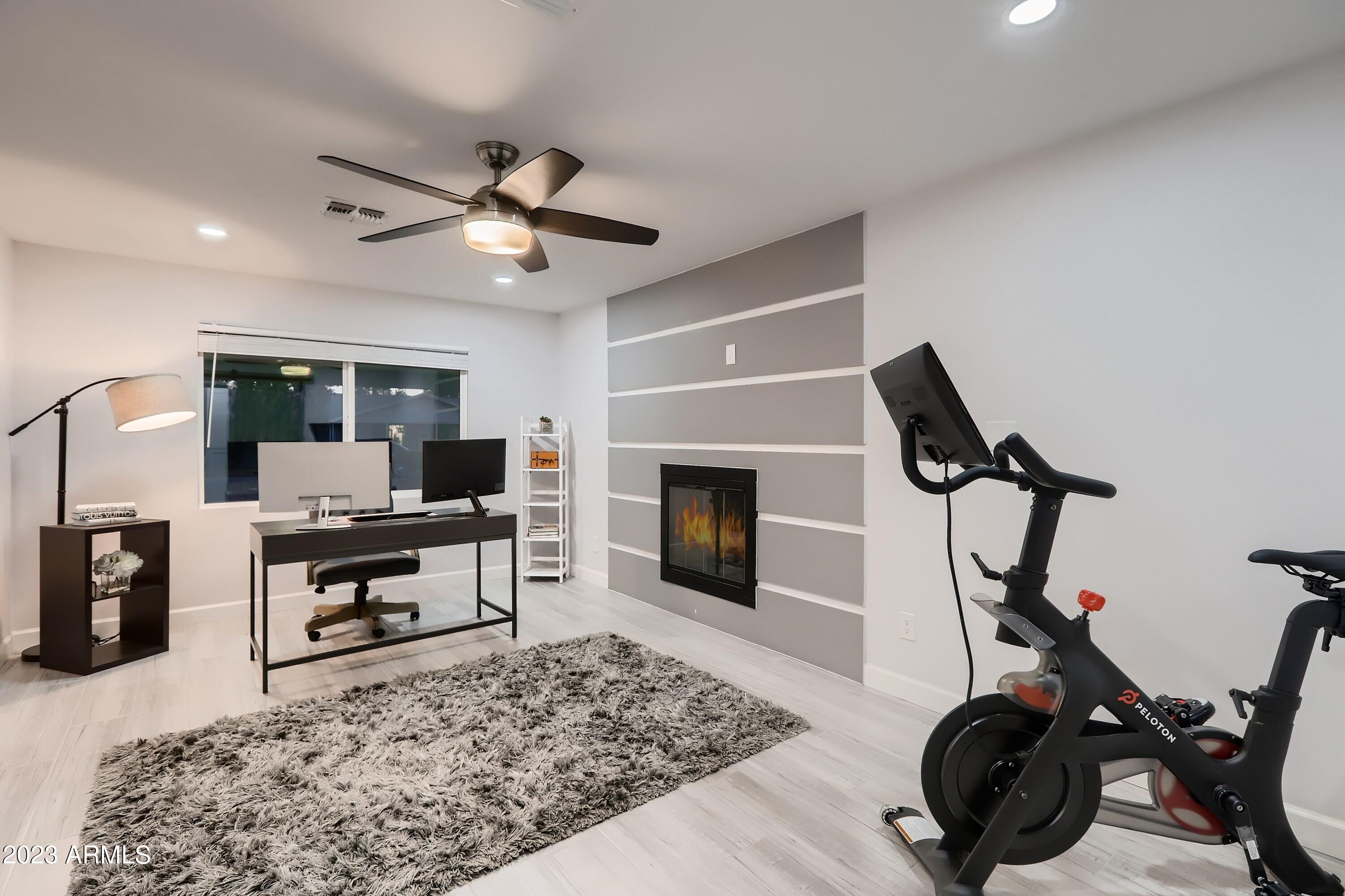 1212 W OREGON Avenue