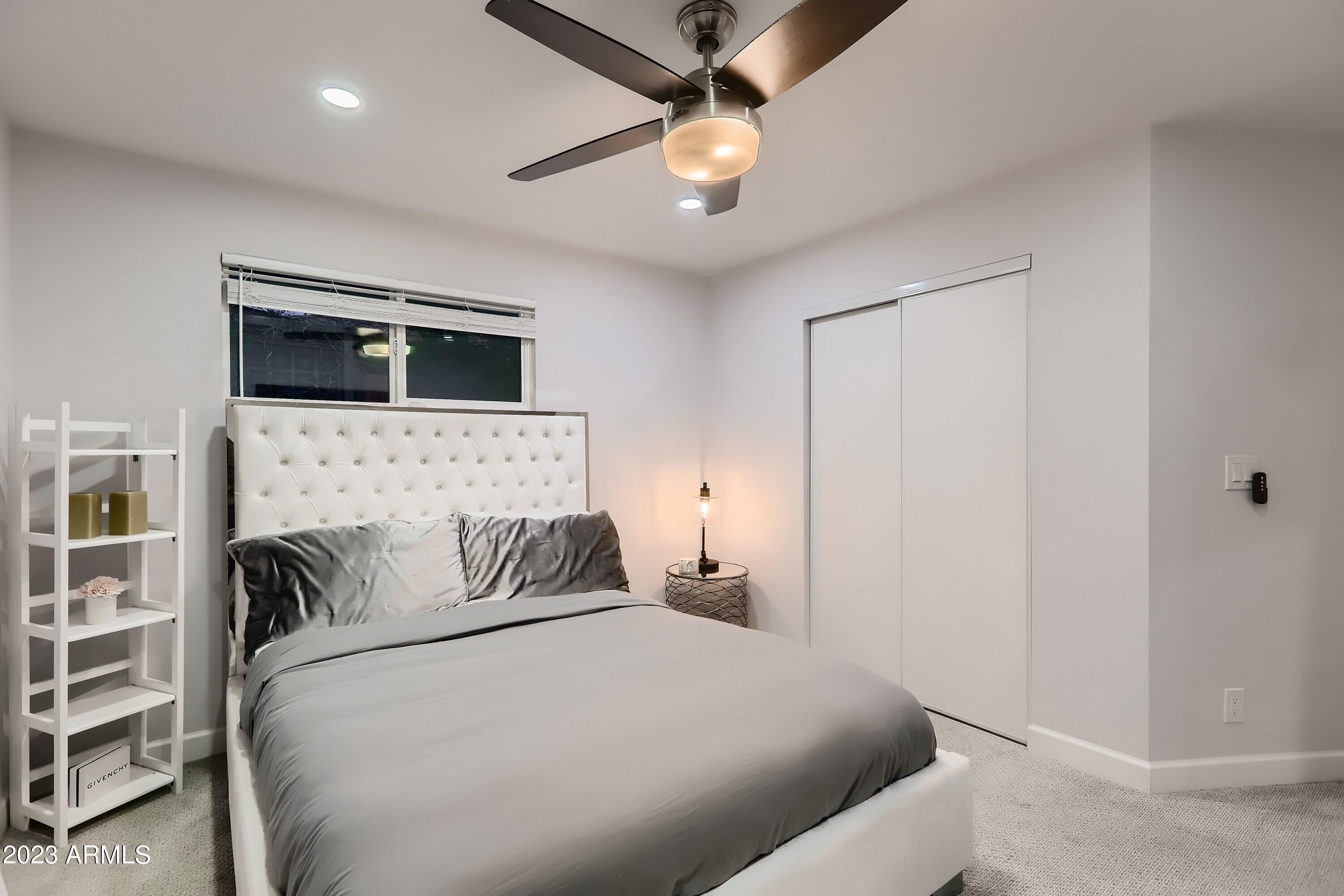 1212 W OREGON Avenue