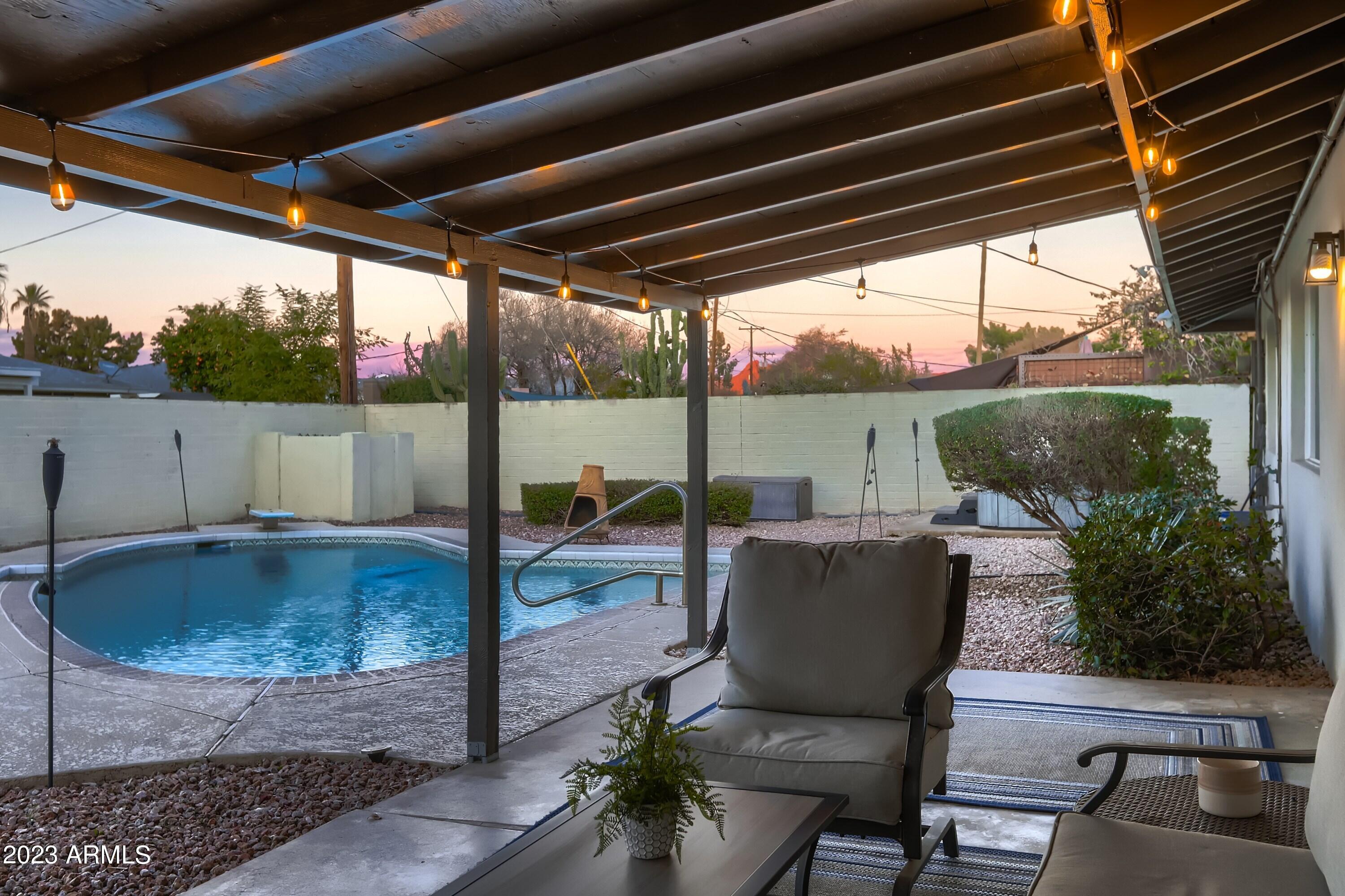 1212 W OREGON Avenue