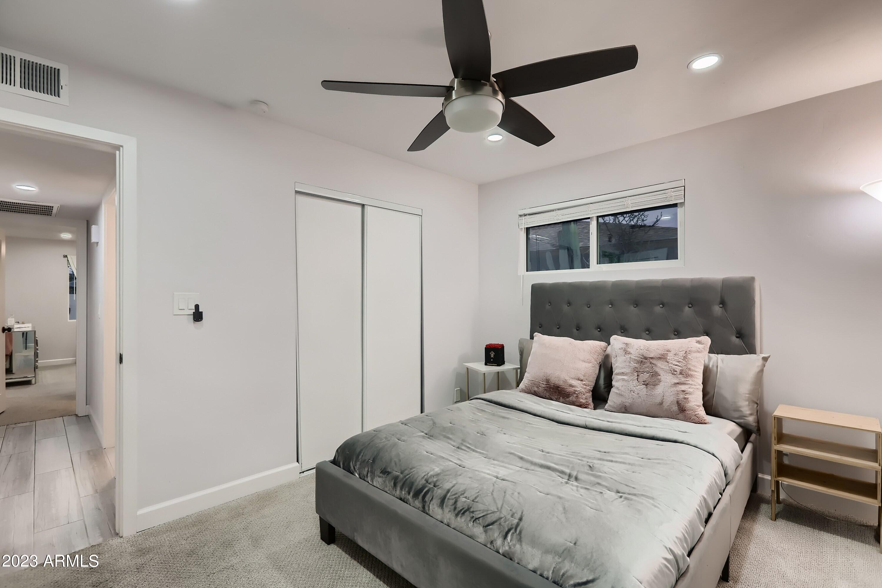 1212 W OREGON Avenue