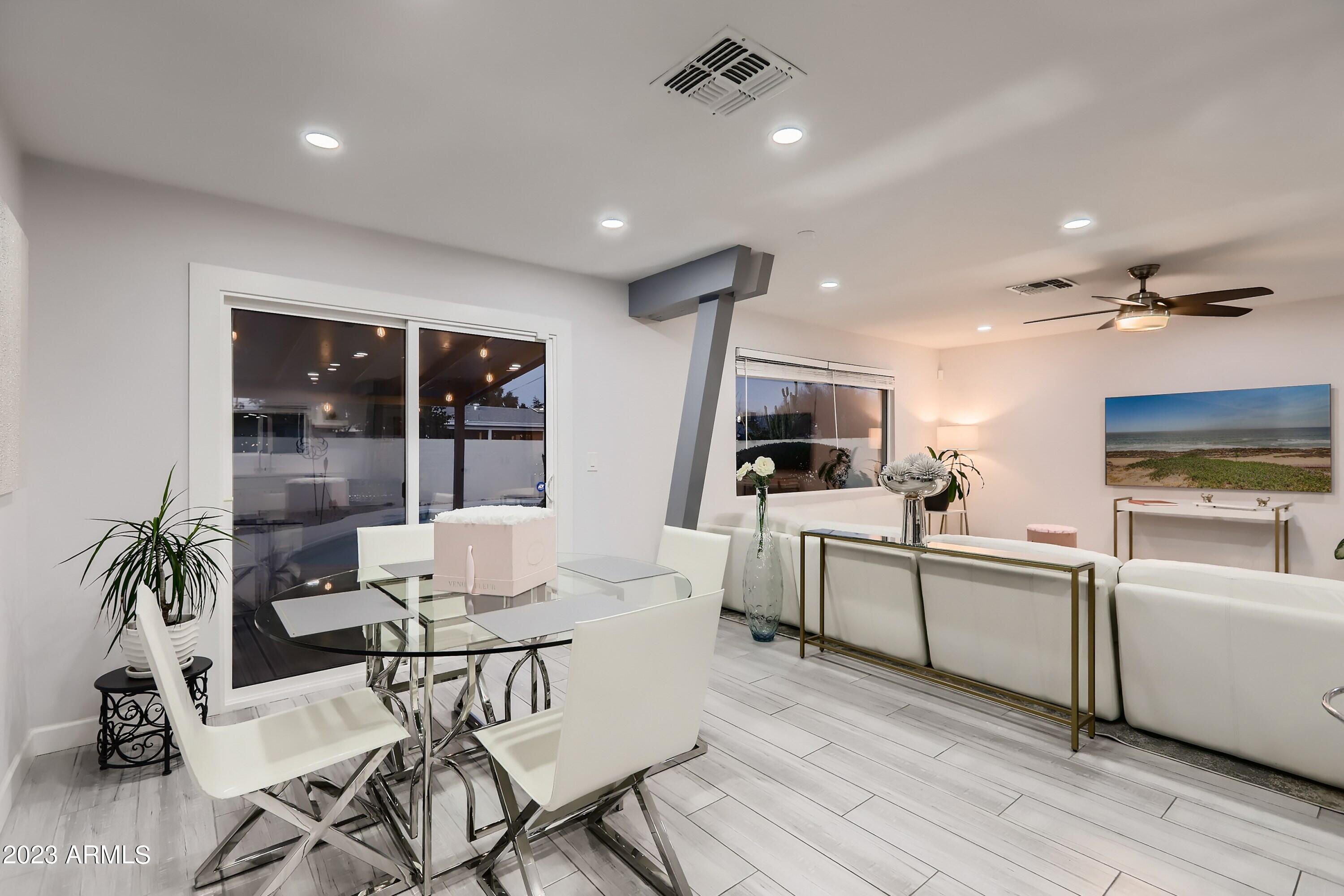 1212 W OREGON Avenue