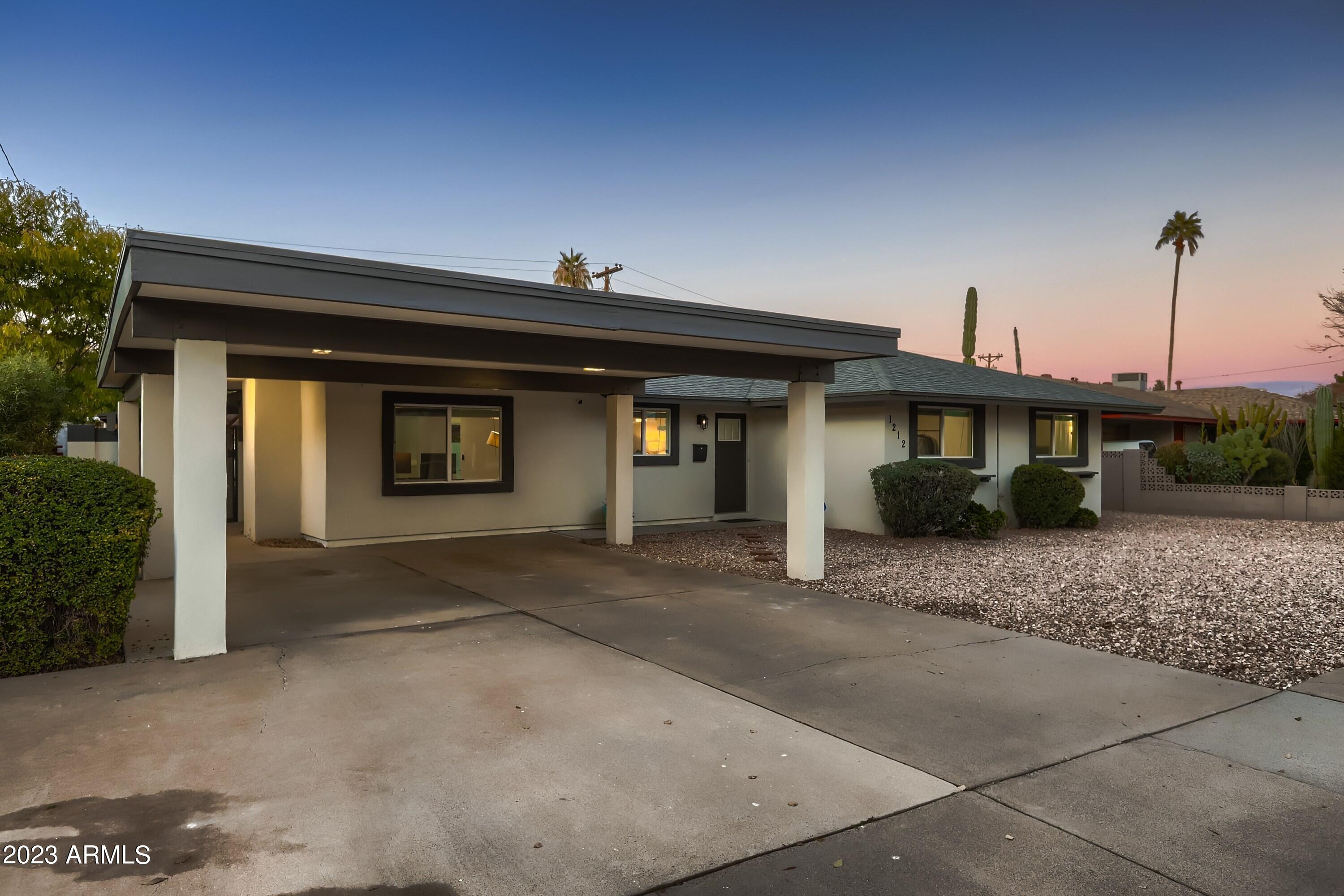 1212 W OREGON Avenue