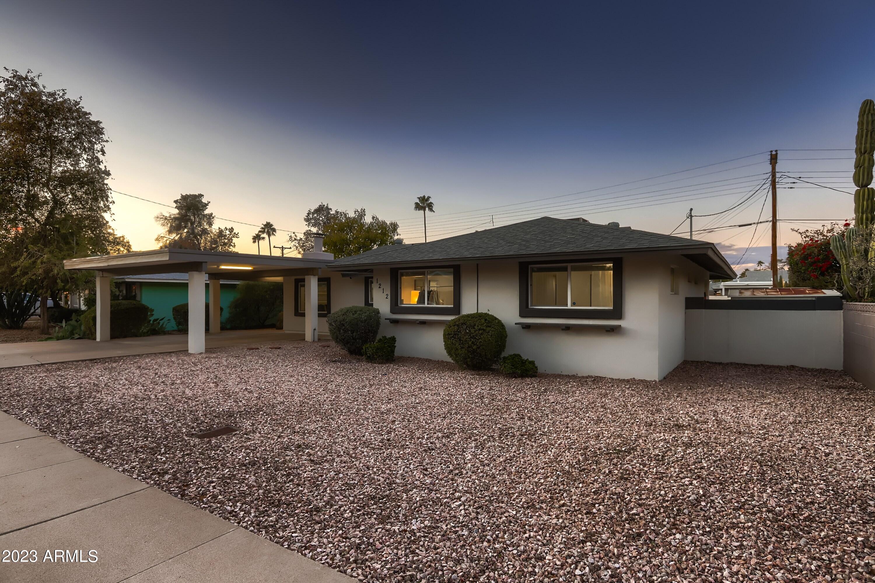 1212 W OREGON Avenue