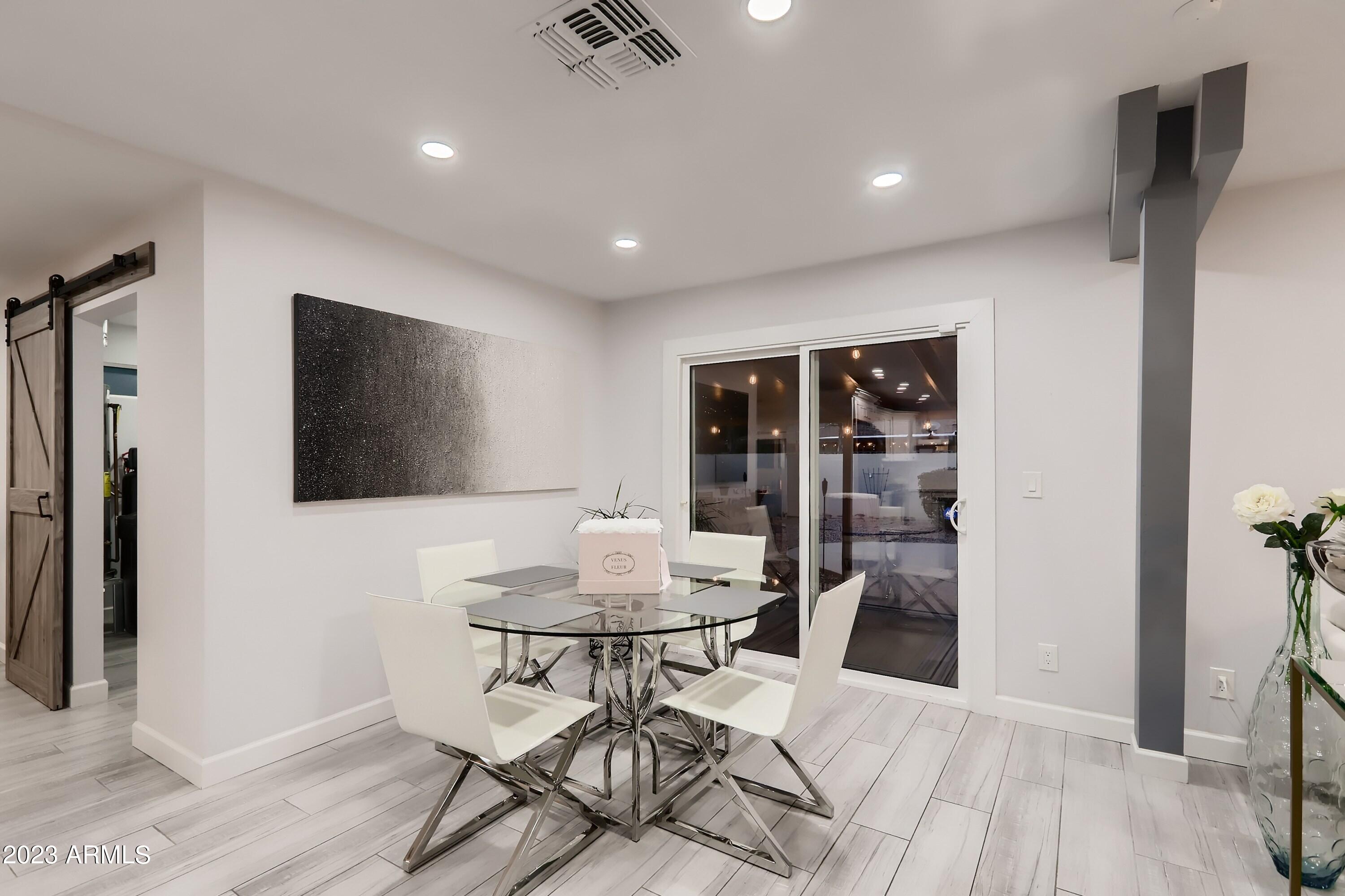 1212 W OREGON Avenue