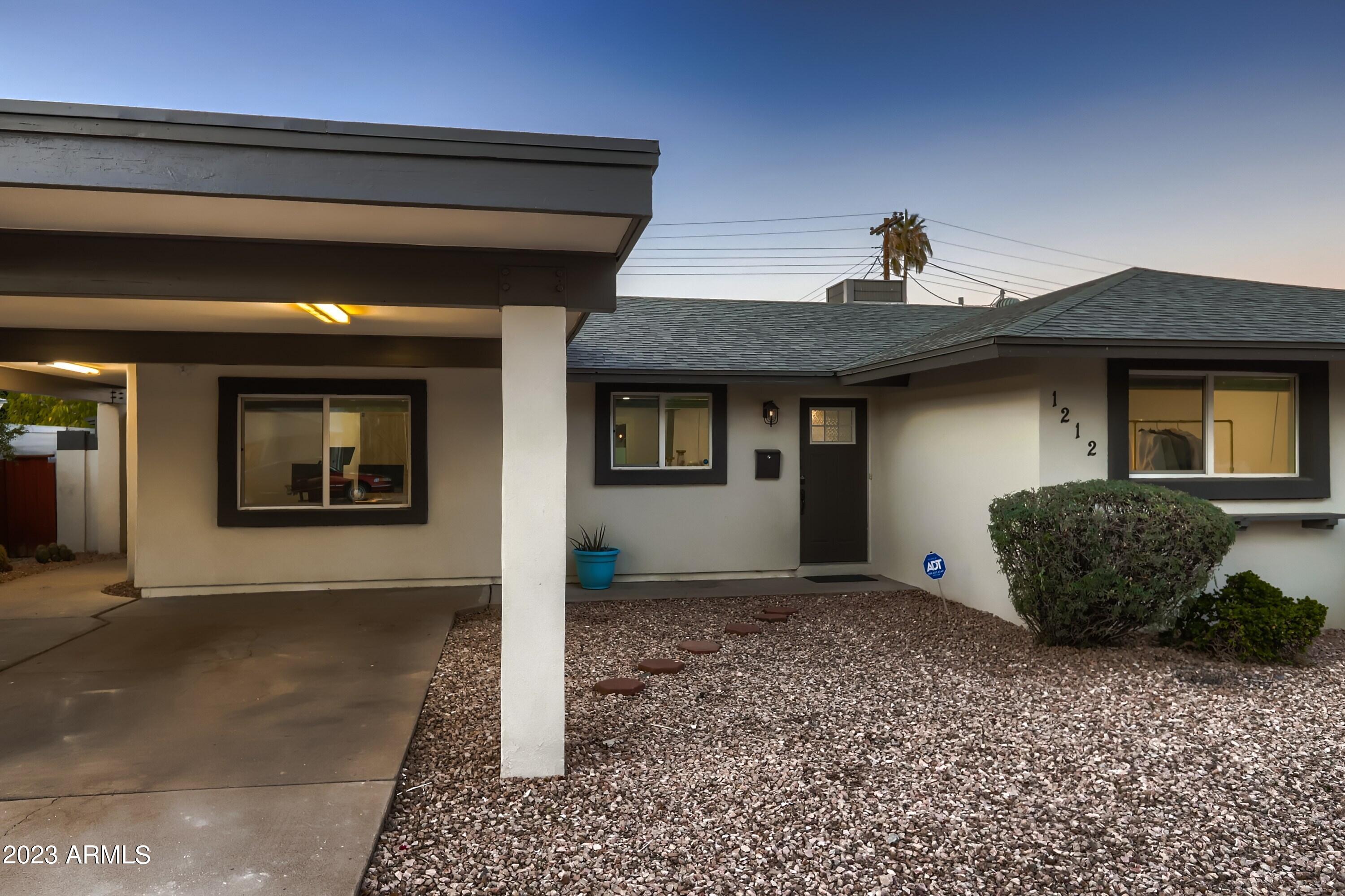 1212 W OREGON Avenue