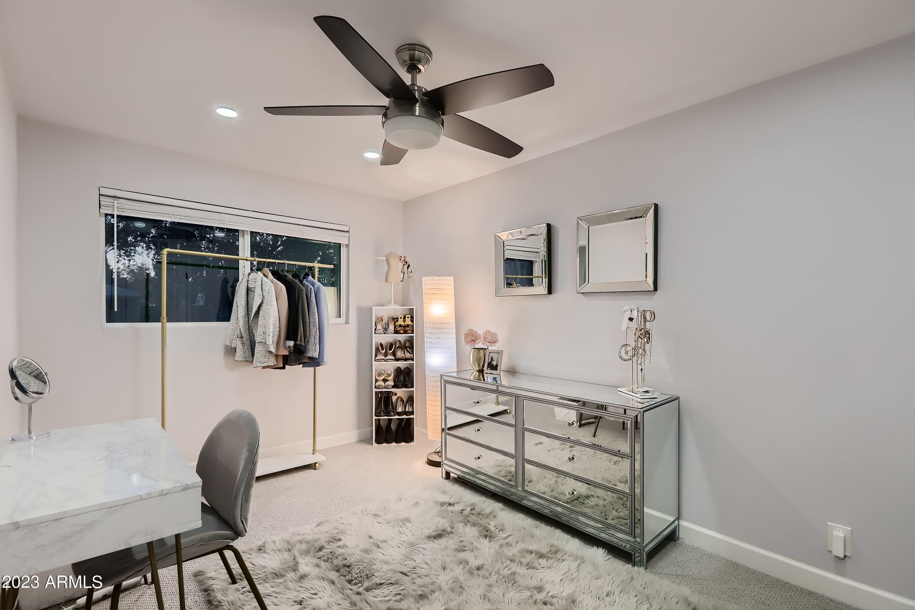 1212 W OREGON Avenue