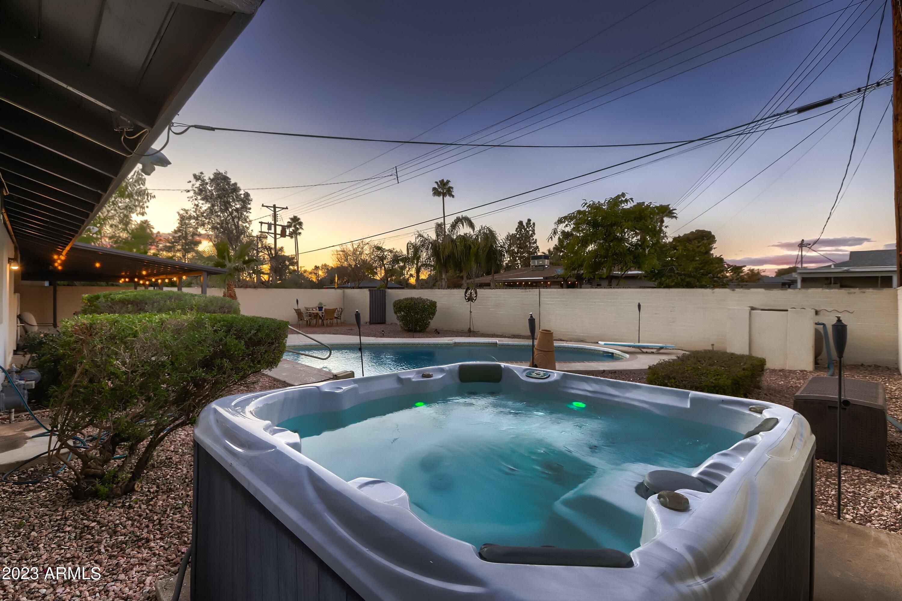 1212 W OREGON Avenue