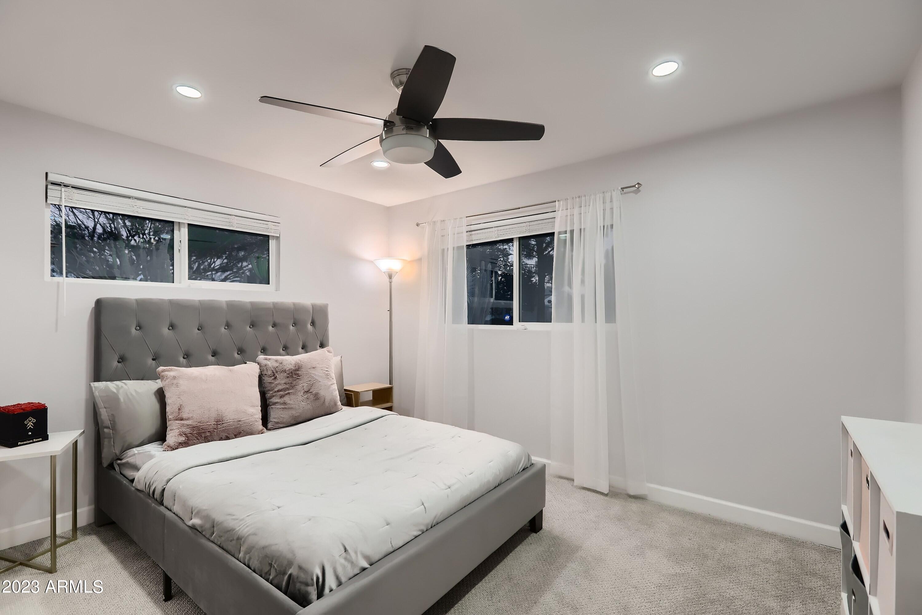 1212 W OREGON Avenue