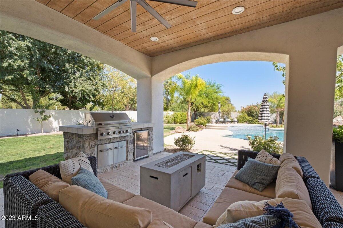 10549 E DESERT COVE Avenue