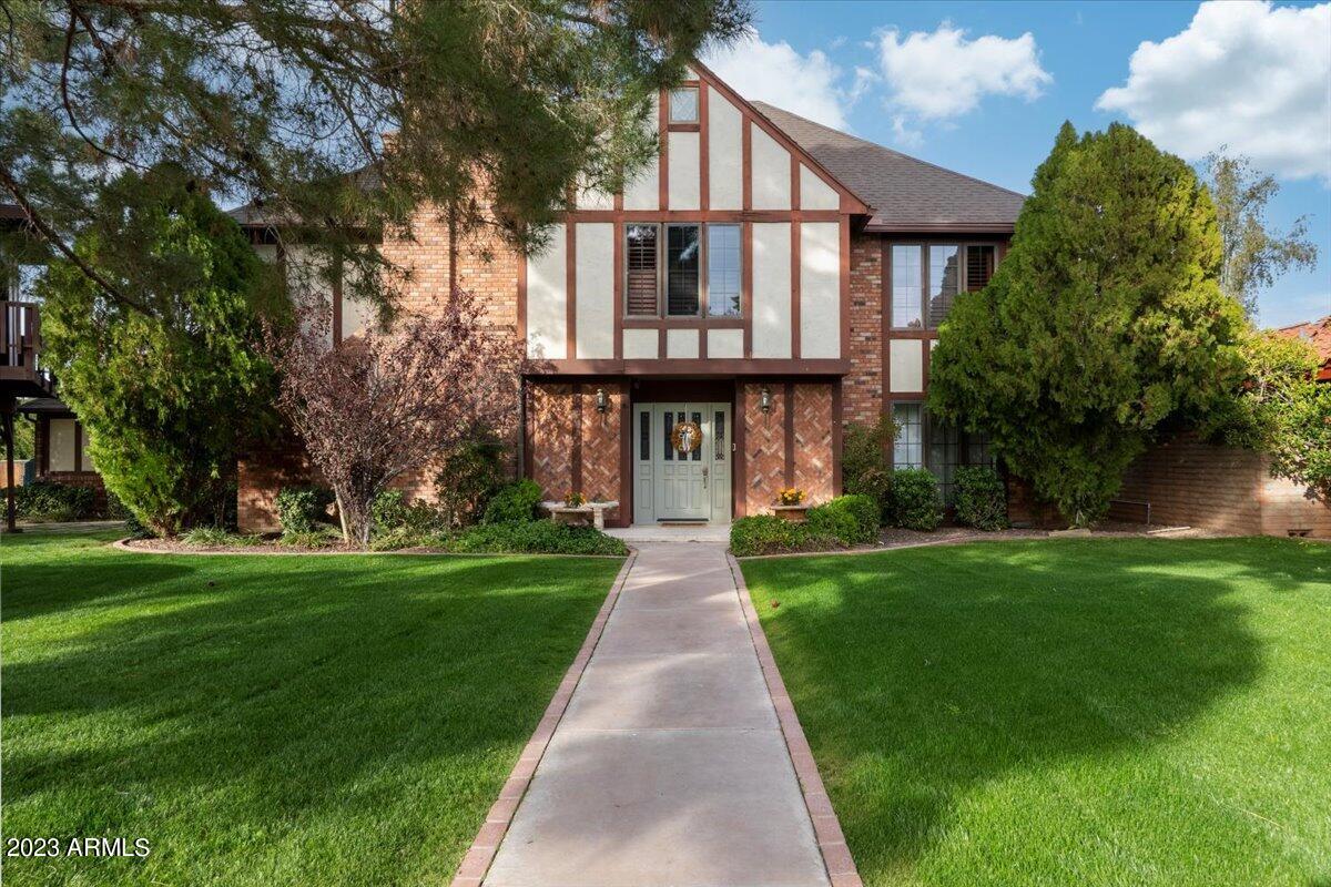 910 E KALER Drive